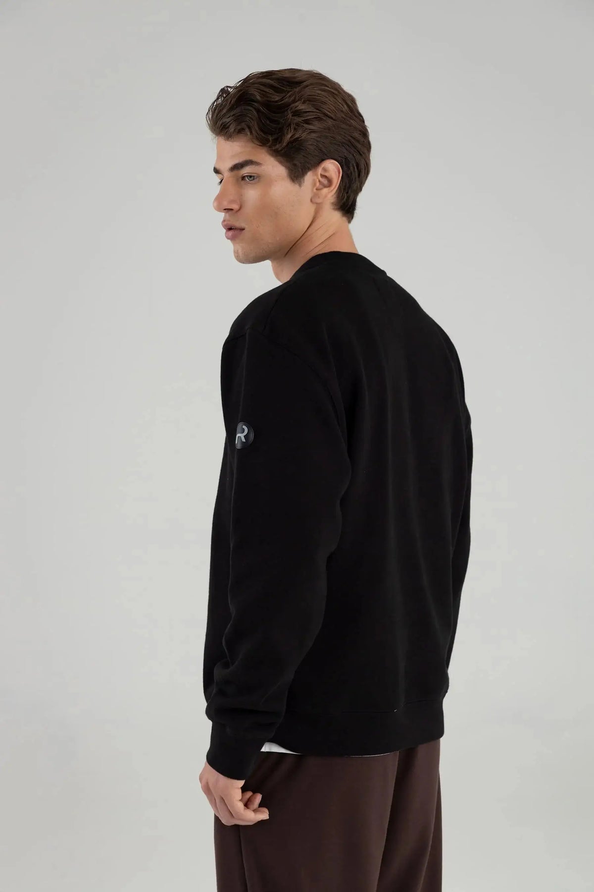 Buzo negro cuello redondo para hombre relaxed fit Verge