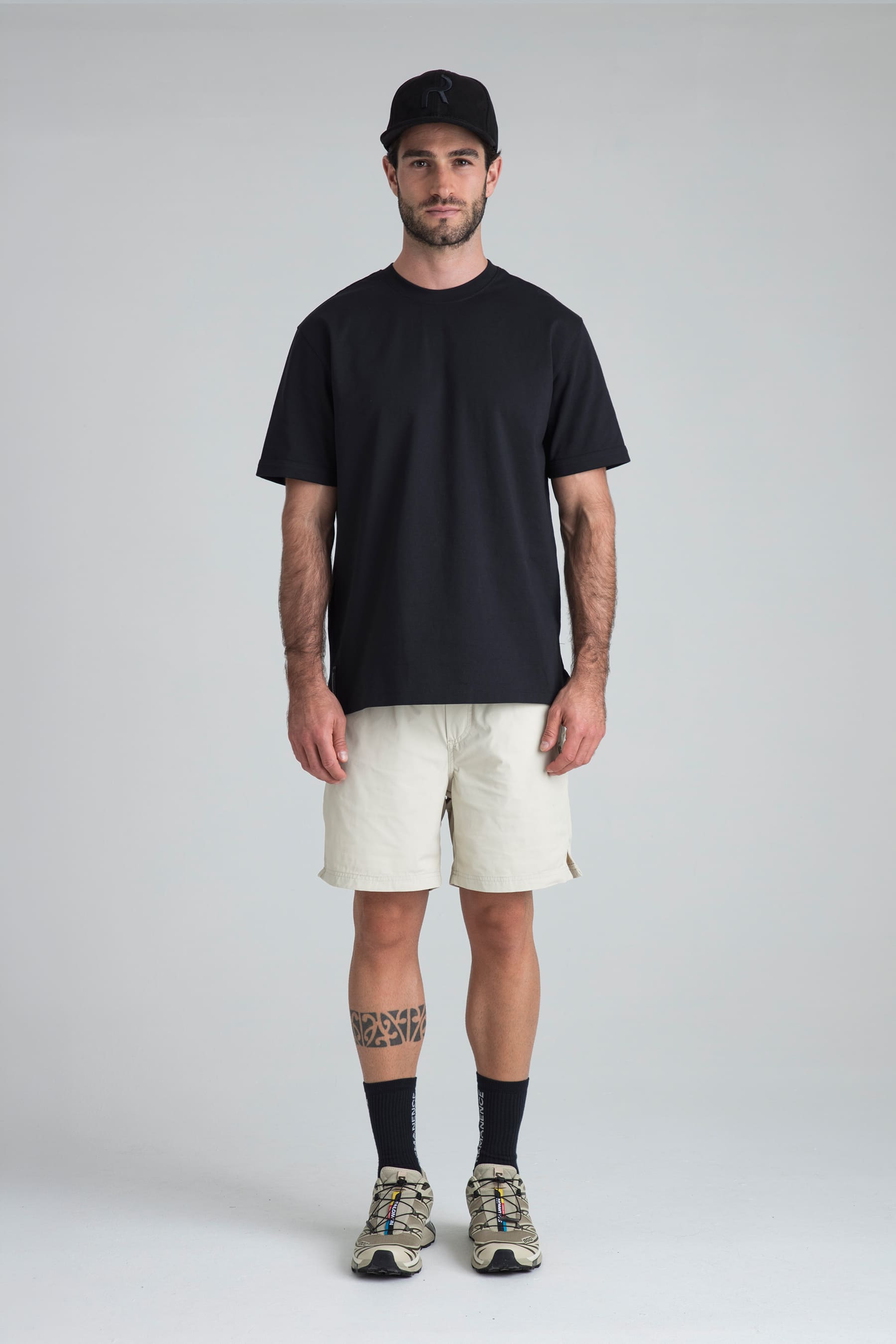 Camiseta negra para hombre Cling y short remanence