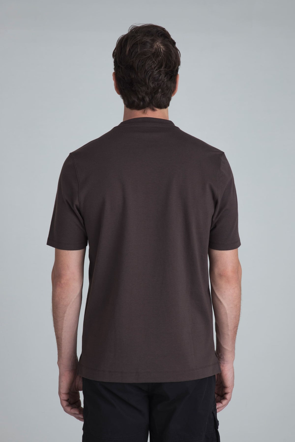 Camiseta café para hombre semi fitted peak