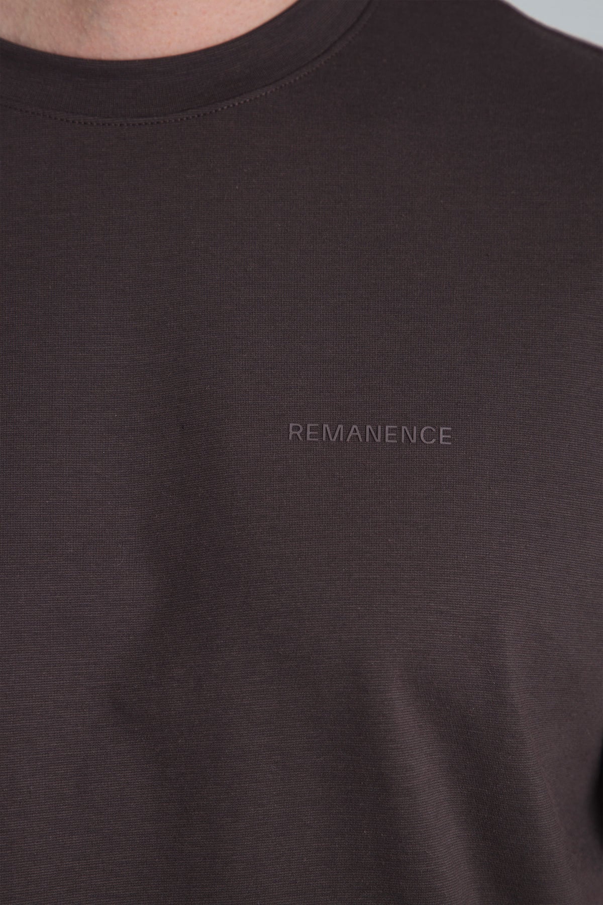 Camiseta café para hombre semi fitted peak