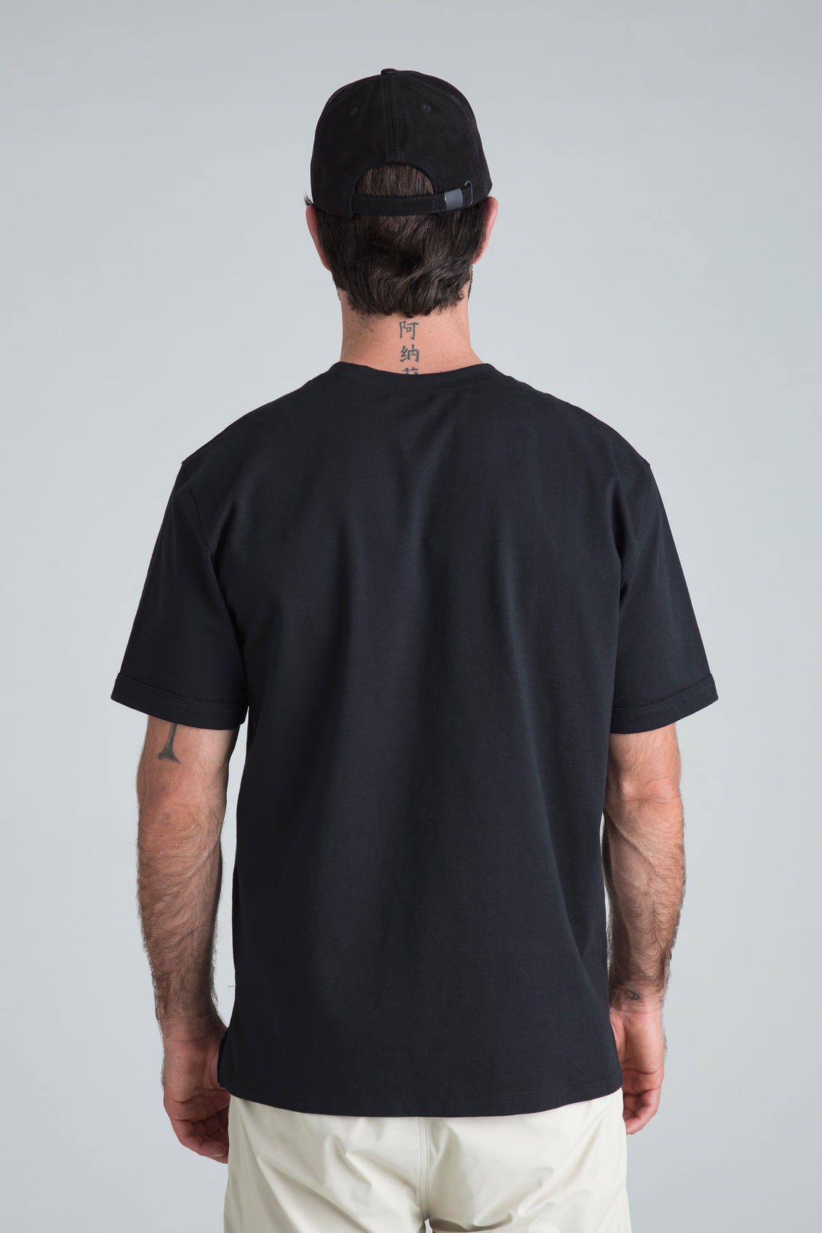 Camiseta negra para hombre fit relajado Ventra