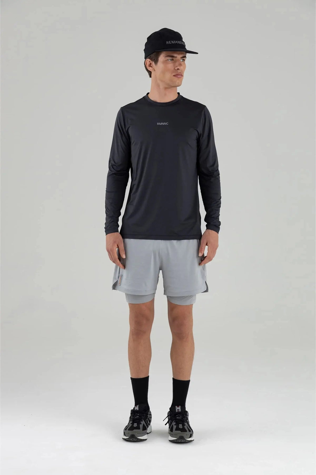 Camiseta deportiva negra manga larga cuello redondo semi fitted Echo