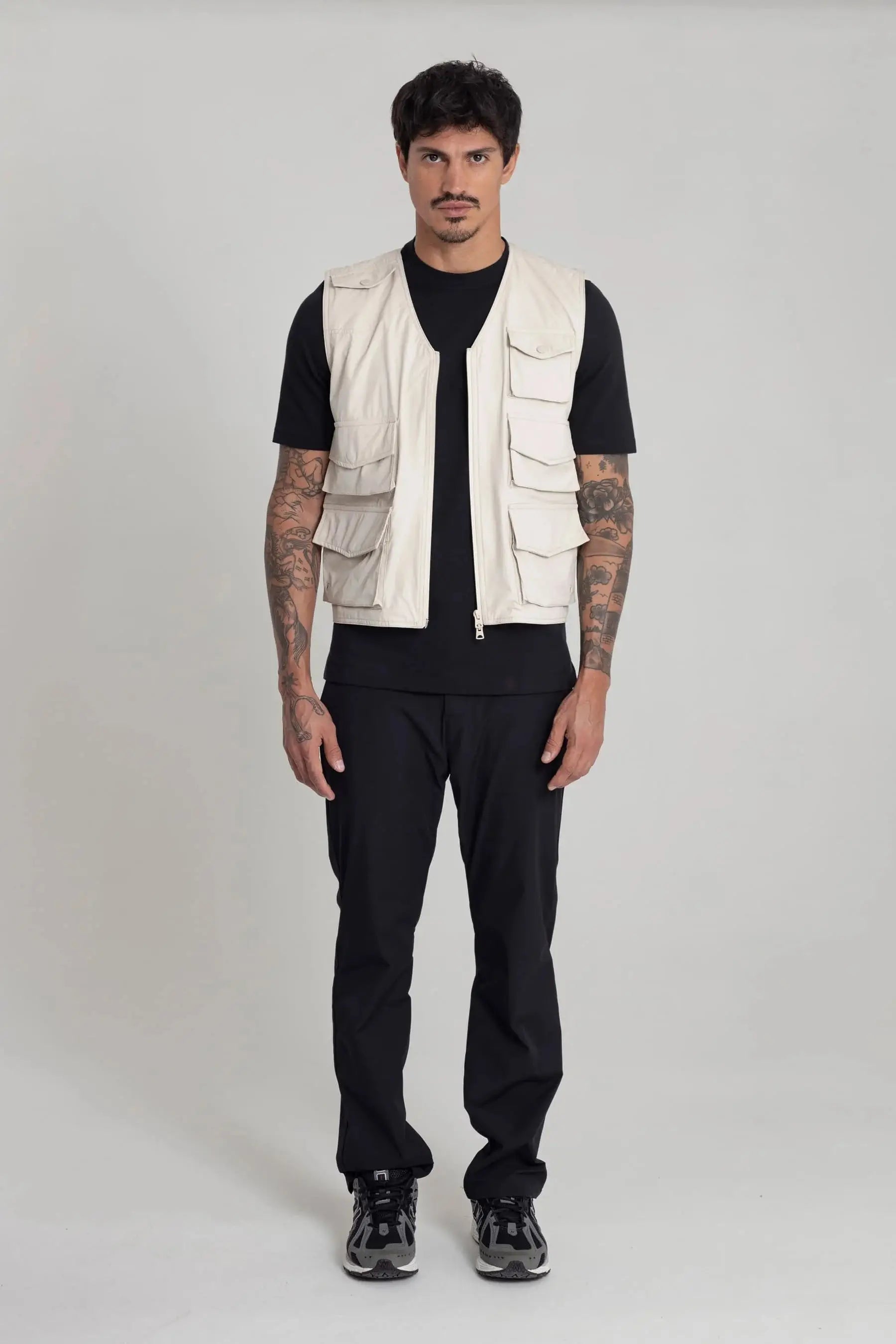 Chaleco arena para hombre con bolsillos Core Remanence