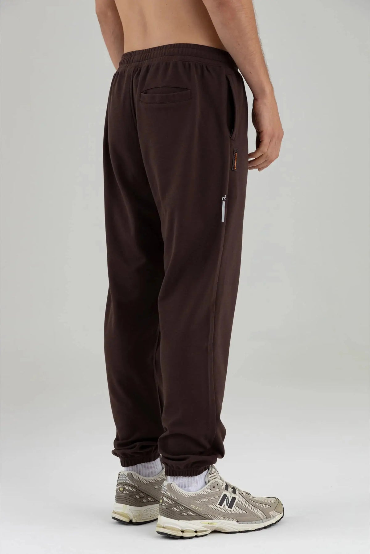Jogger café para hombre semi fitted Chroma