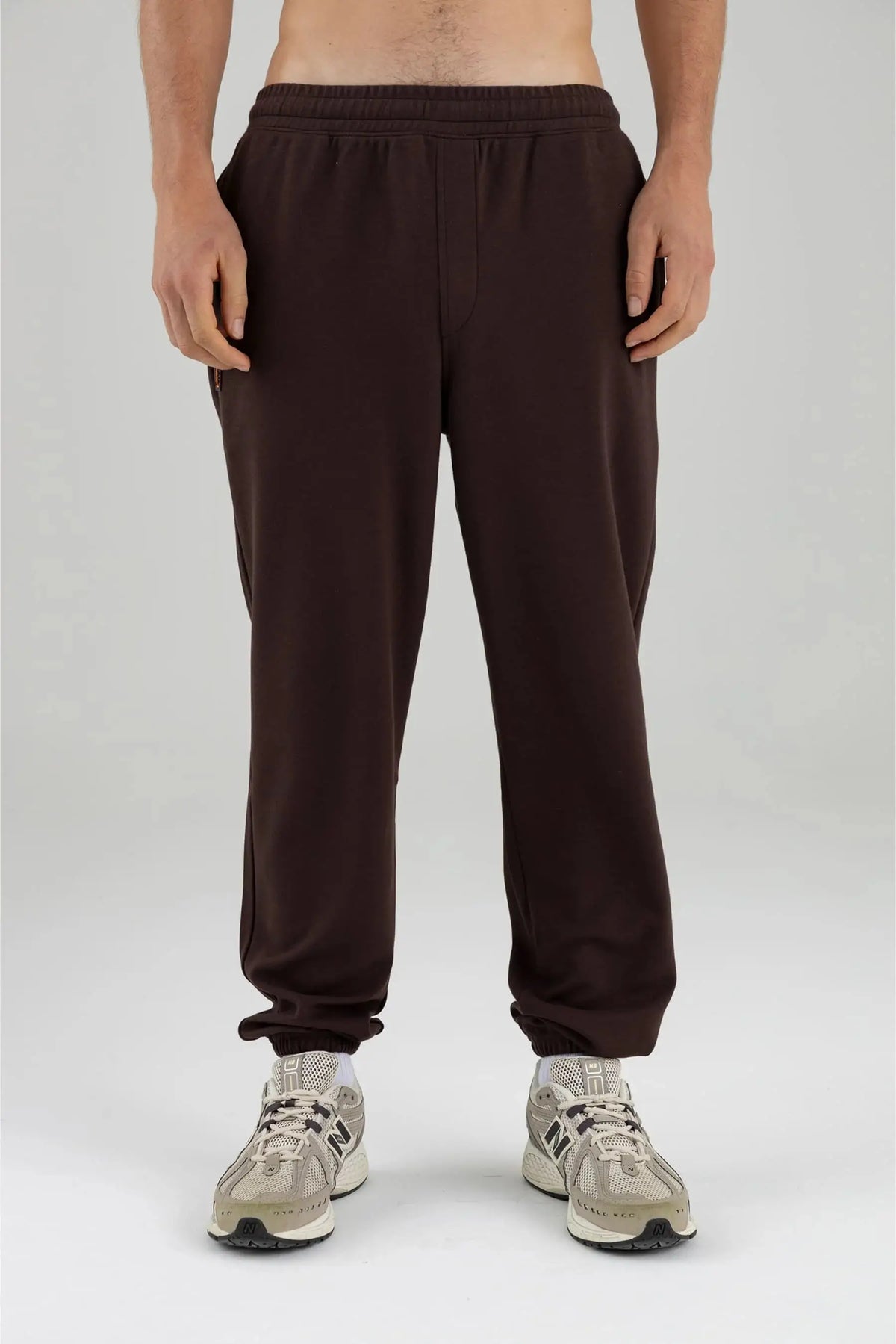 Jogger café para hombre semi fitted Chroma