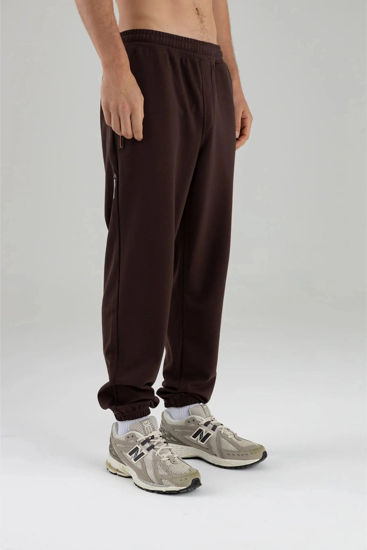 Jogger café para hombre semi fitted Chroma