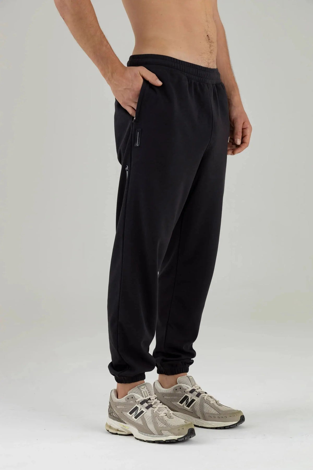 Jogger negro para hombre semi fitted Chroma