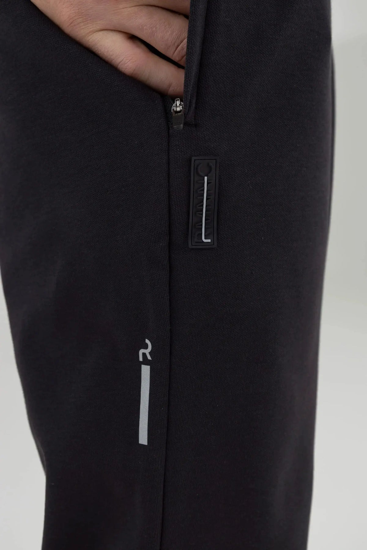 Jogger negro para hombre semi fitted Chroma