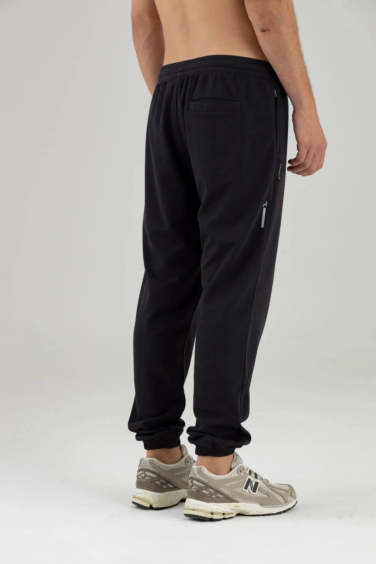 Jogger negro para hombre semi fitted Chroma