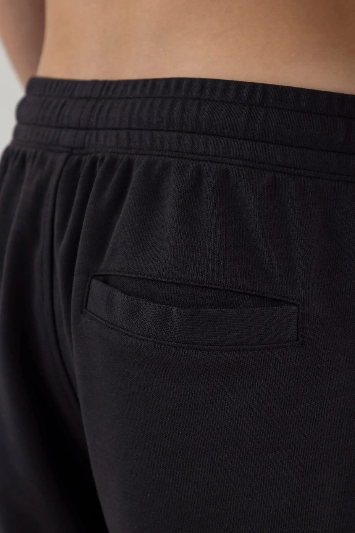 Jogger negro para hombre semi fitted Chroma
