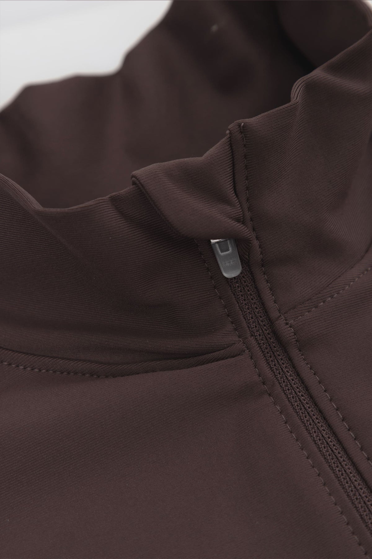 Midlayer café para mujer slim fit Helix