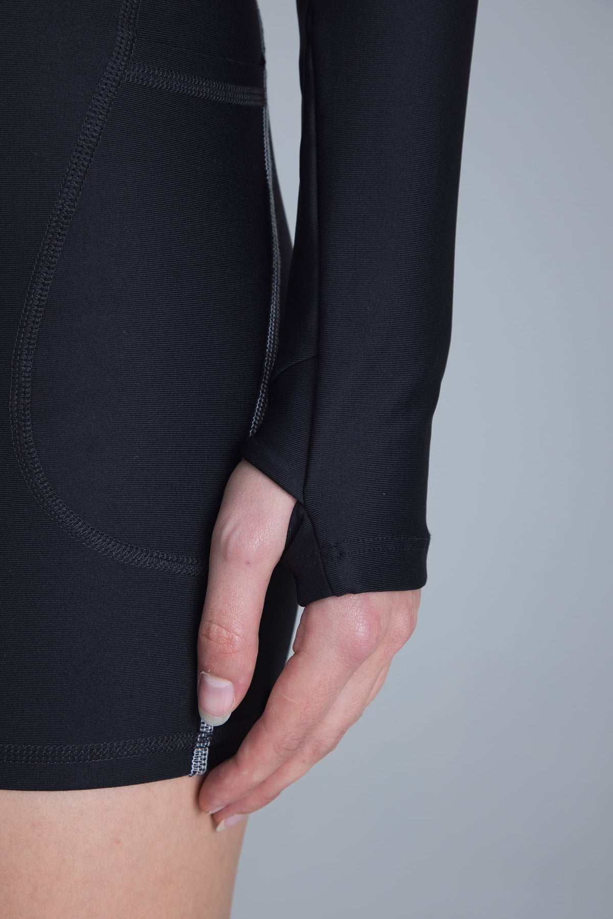Midlayer negro para mujer slim fit Helix