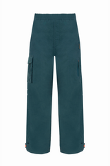 Pantalón verde hombre semi fit en vista frontal sin modelo, con silueta versátil y diseño casual