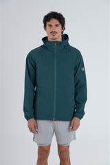 Chaqueta verde hombre regular fit con capucha y cierre completo, estilo urbano y diseño funcional liviano