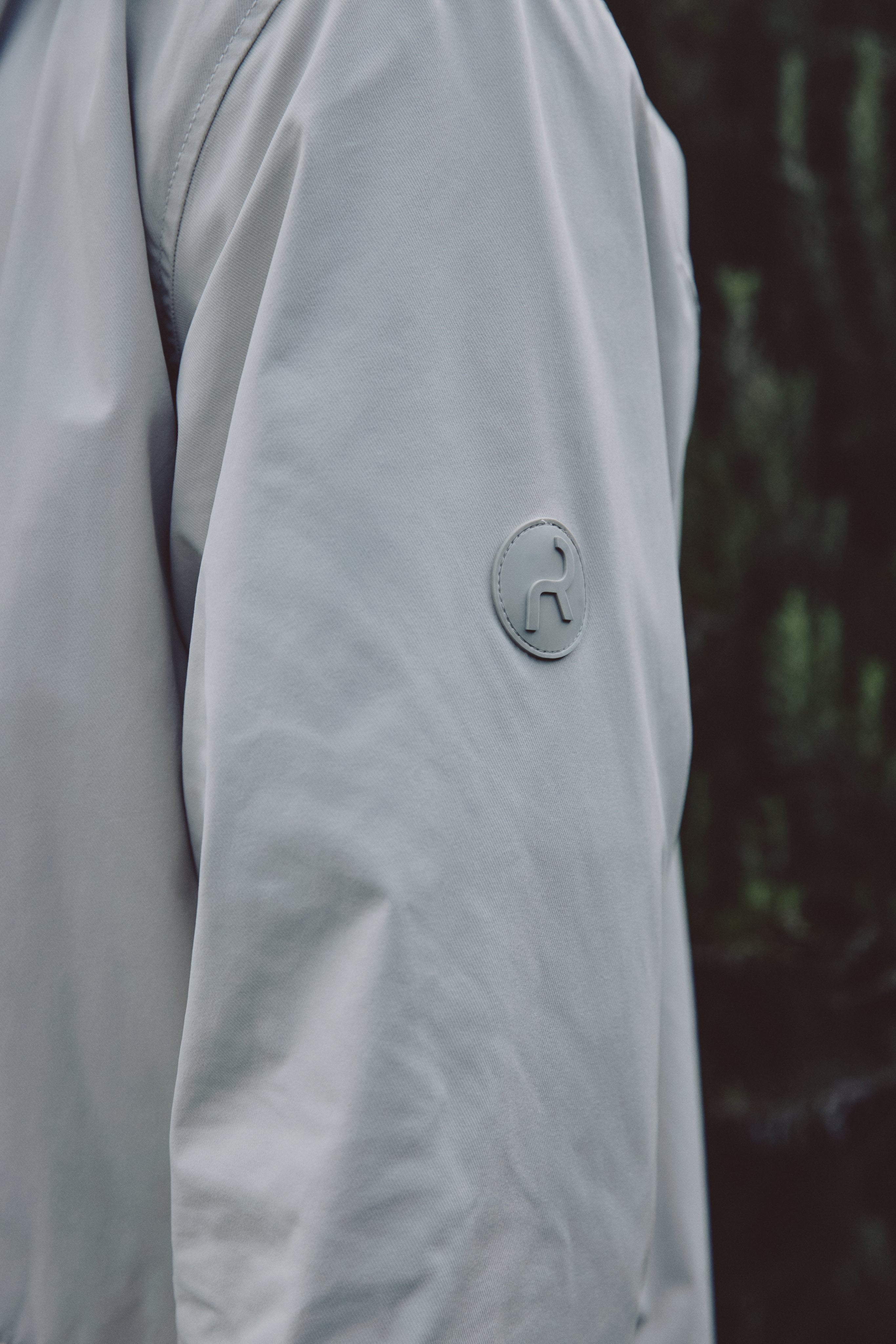 Prendas travel friendly: ropa techwear diseñada para comodidad en movimiento y transiciones