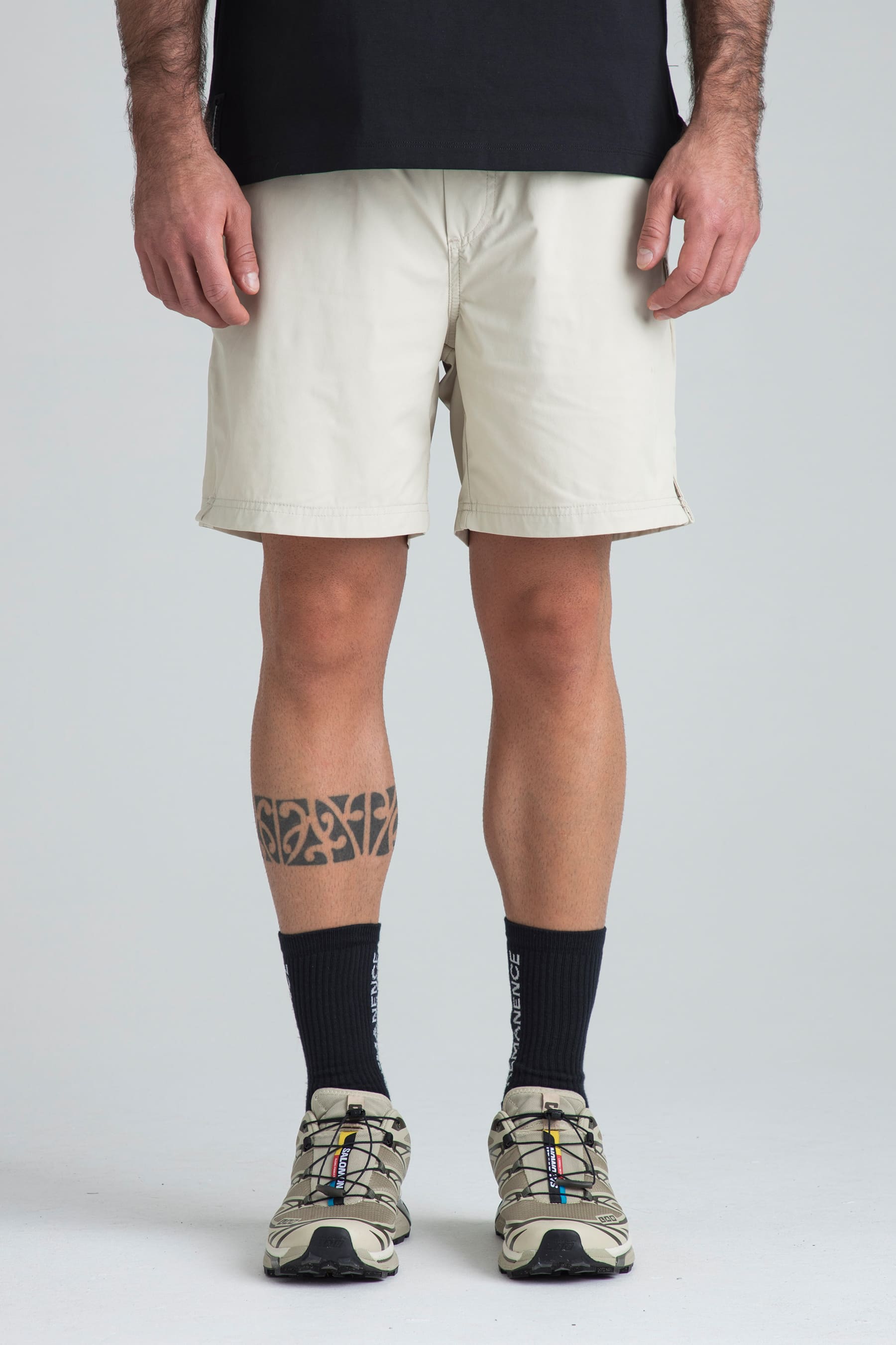 Shorts arena para hombre con biker vista frontal en modelo