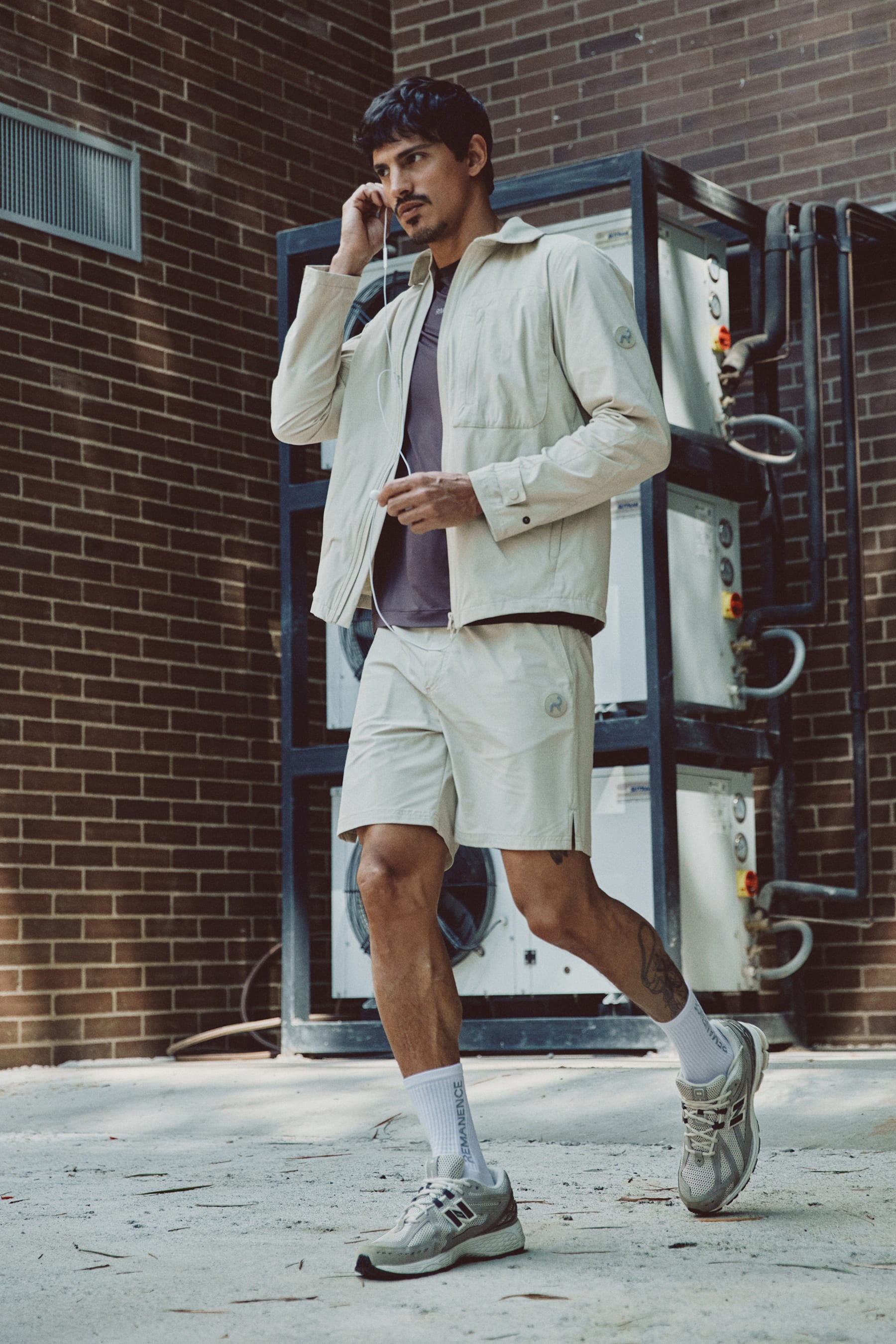 Shorts arena para hombre con biker en modelo lifestyle