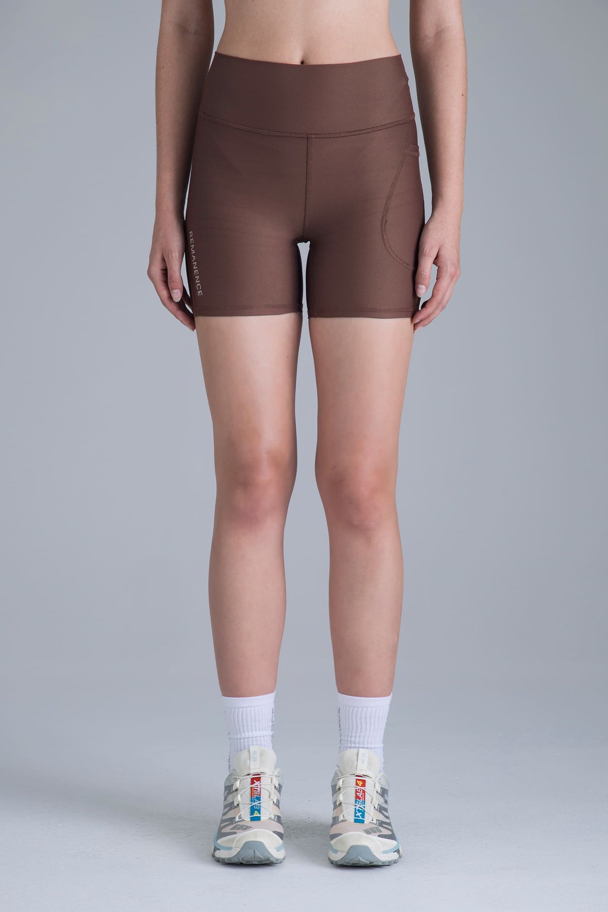 Biker deportivo Zenith café · modelo de frente (BIKER-ZENITH-CAFE-CHOCOLATE_02)