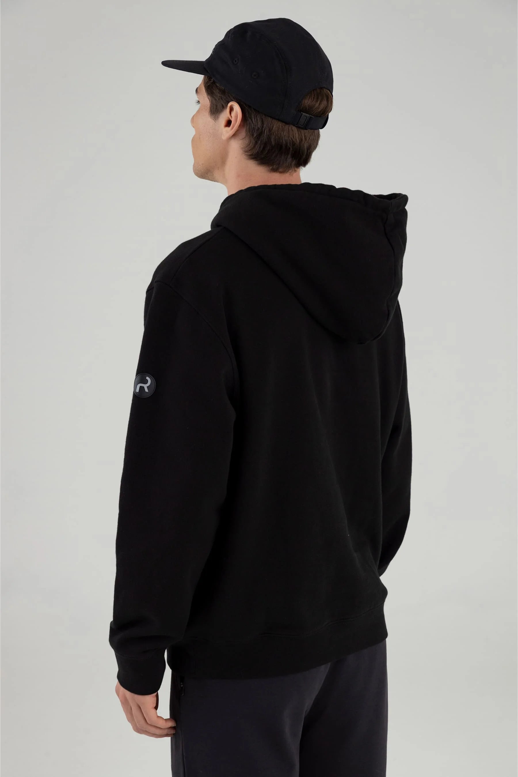 Buzo negro capucha hombre Hoodie Remanence 