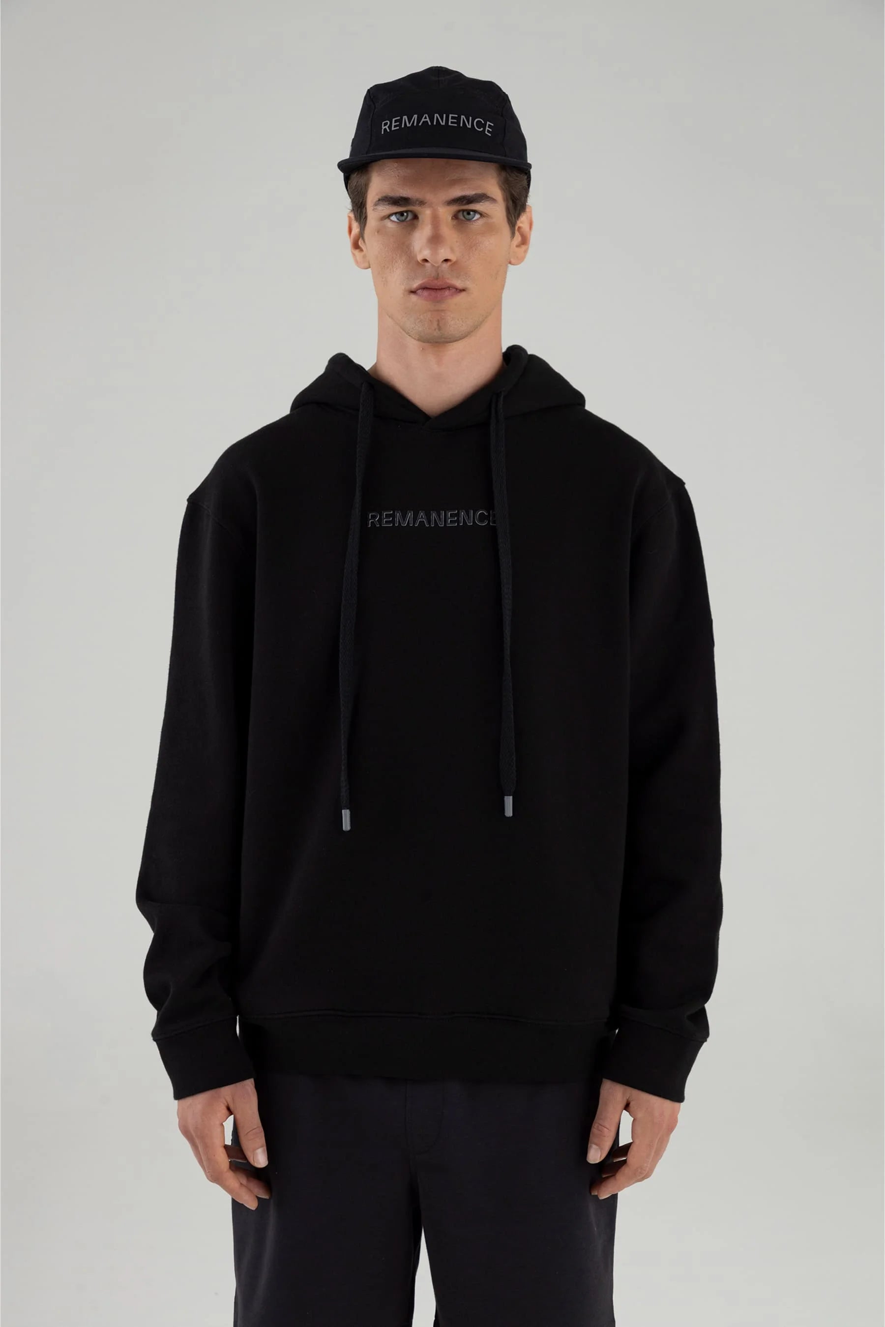 Buzo negro capucha hombre Hoodie Remanence 