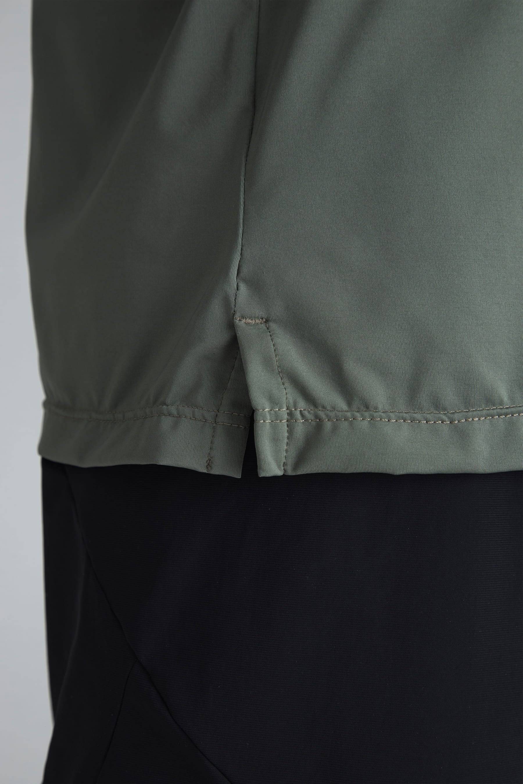 Camiseta verde oliva para hombre Remain manga larga detalle de abertura lateral