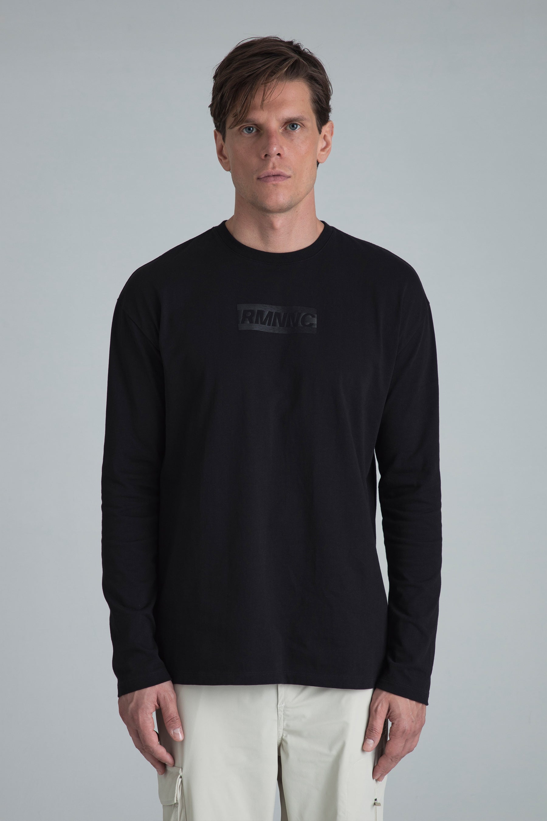 Camiseta negra para hombre manga larga regular fit Uncoded
