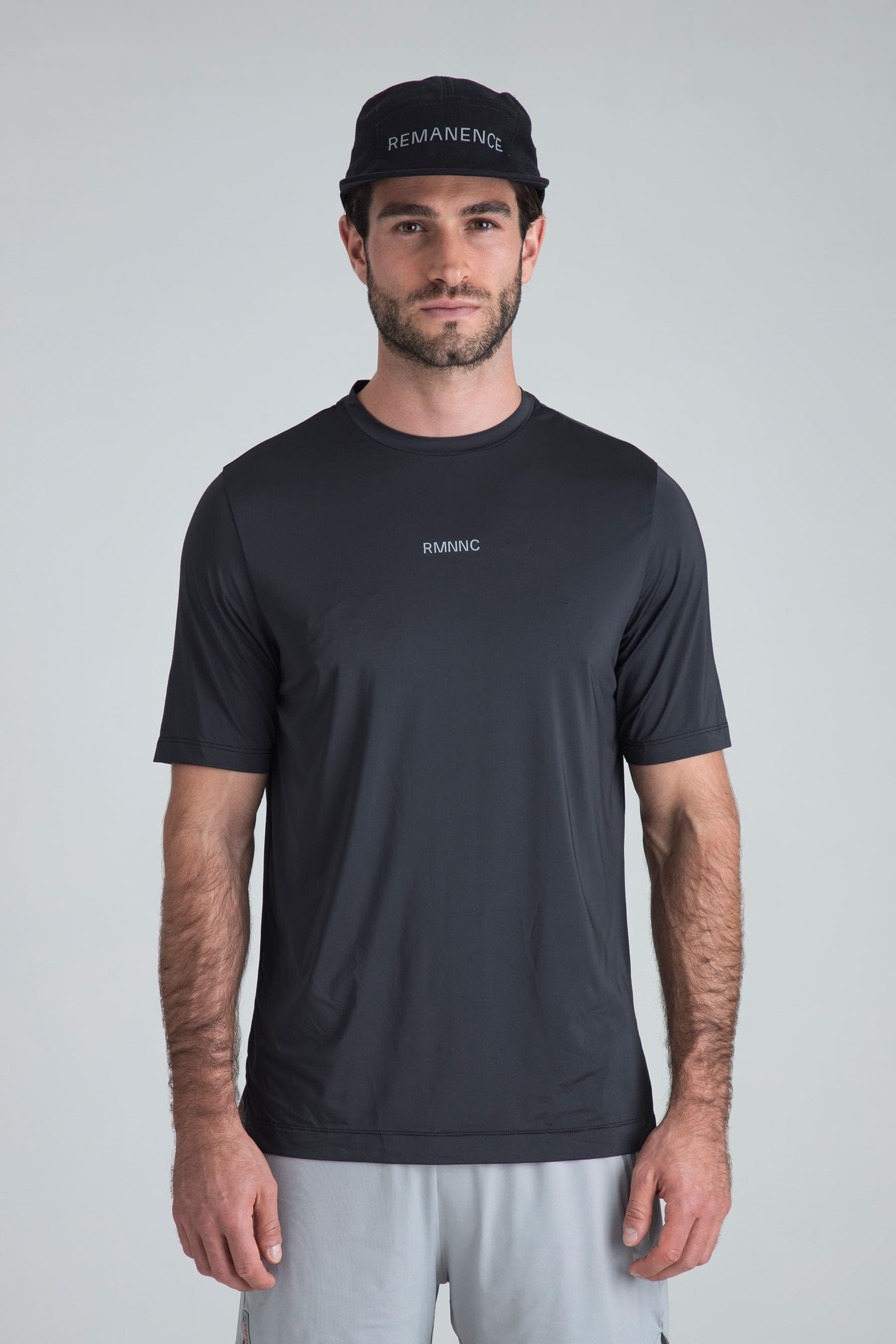 Camiseta deportiva negra para hombre vista frontal