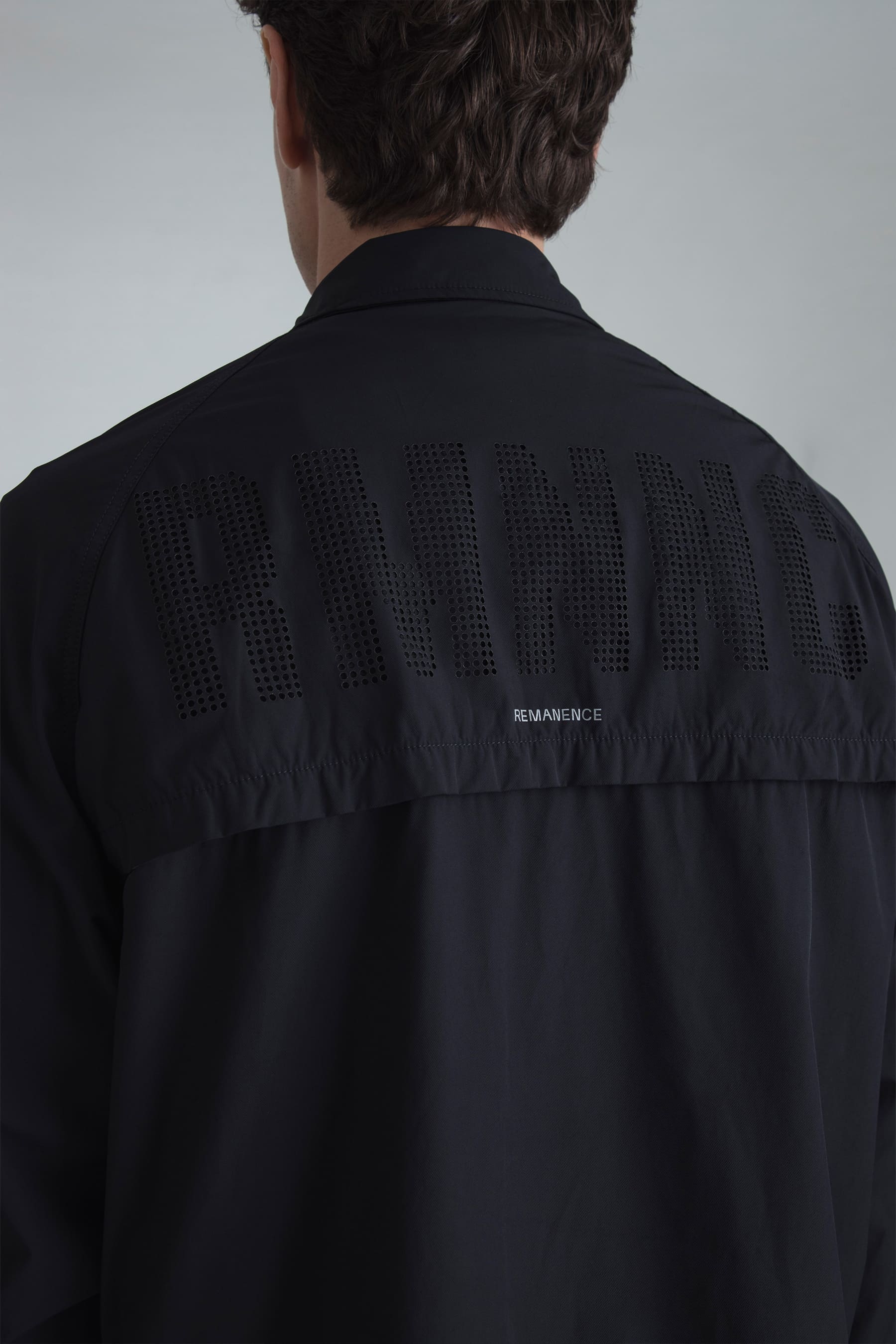 Chaqueta negra para hombre Halo tipo camisa detalle en espalda