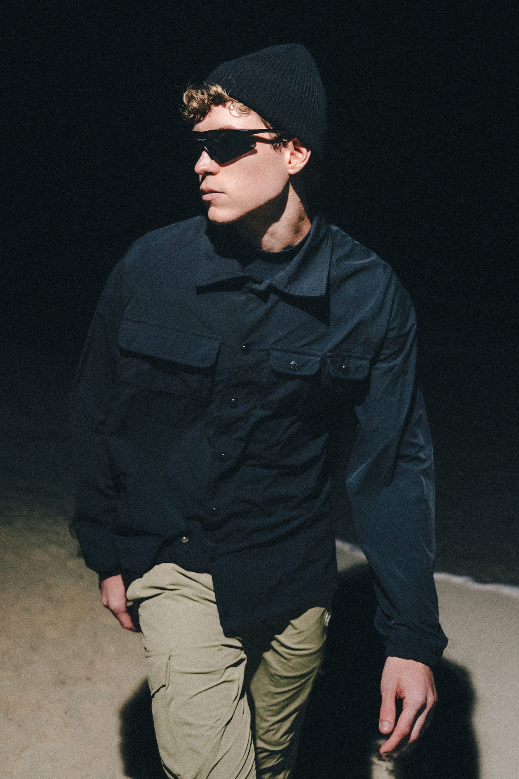 Chaqueta negra para hombre Halo tipo camisa en modelo outdoor