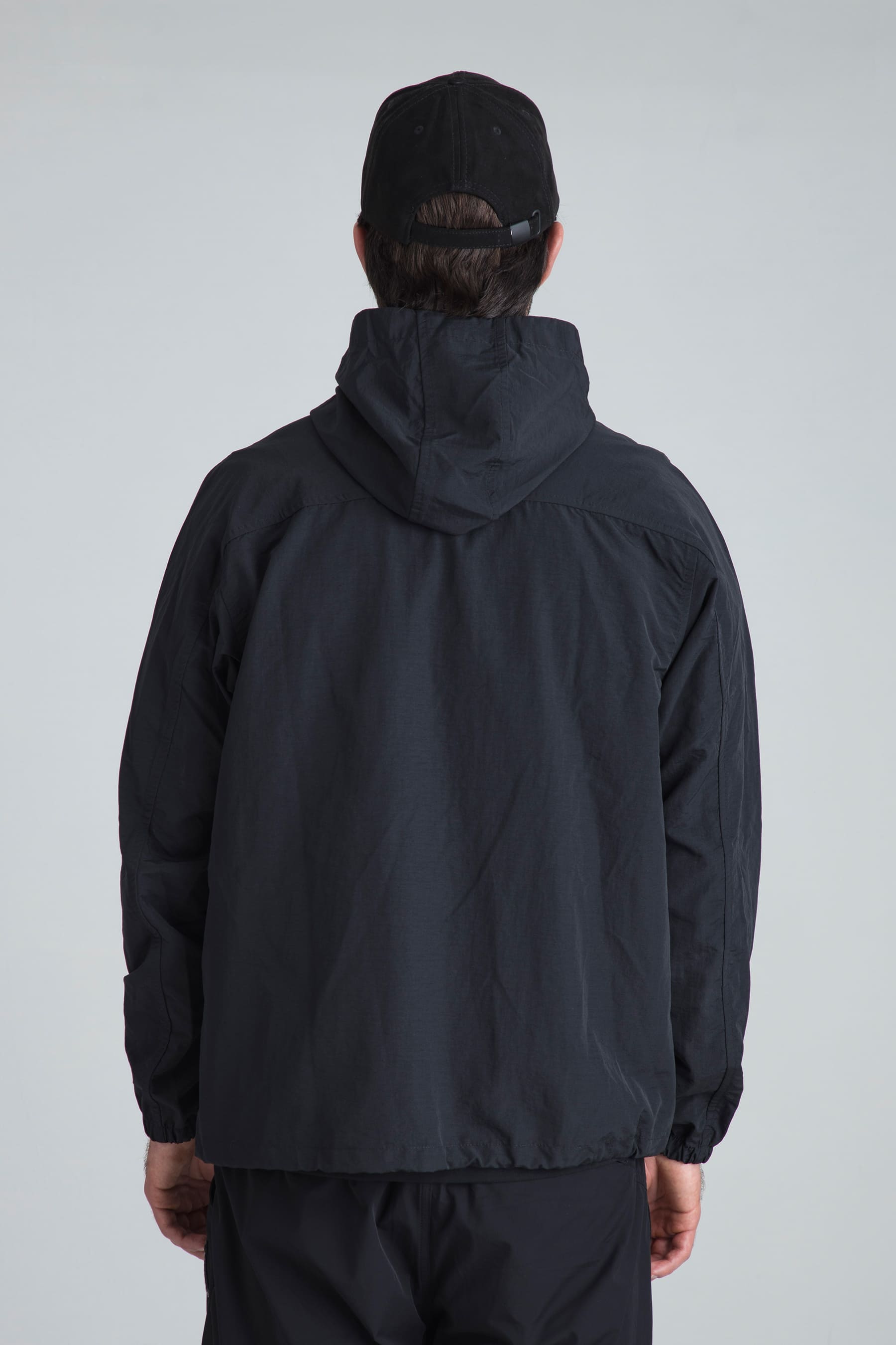 Chaqueta negra para hombre ultraligera y resistente 