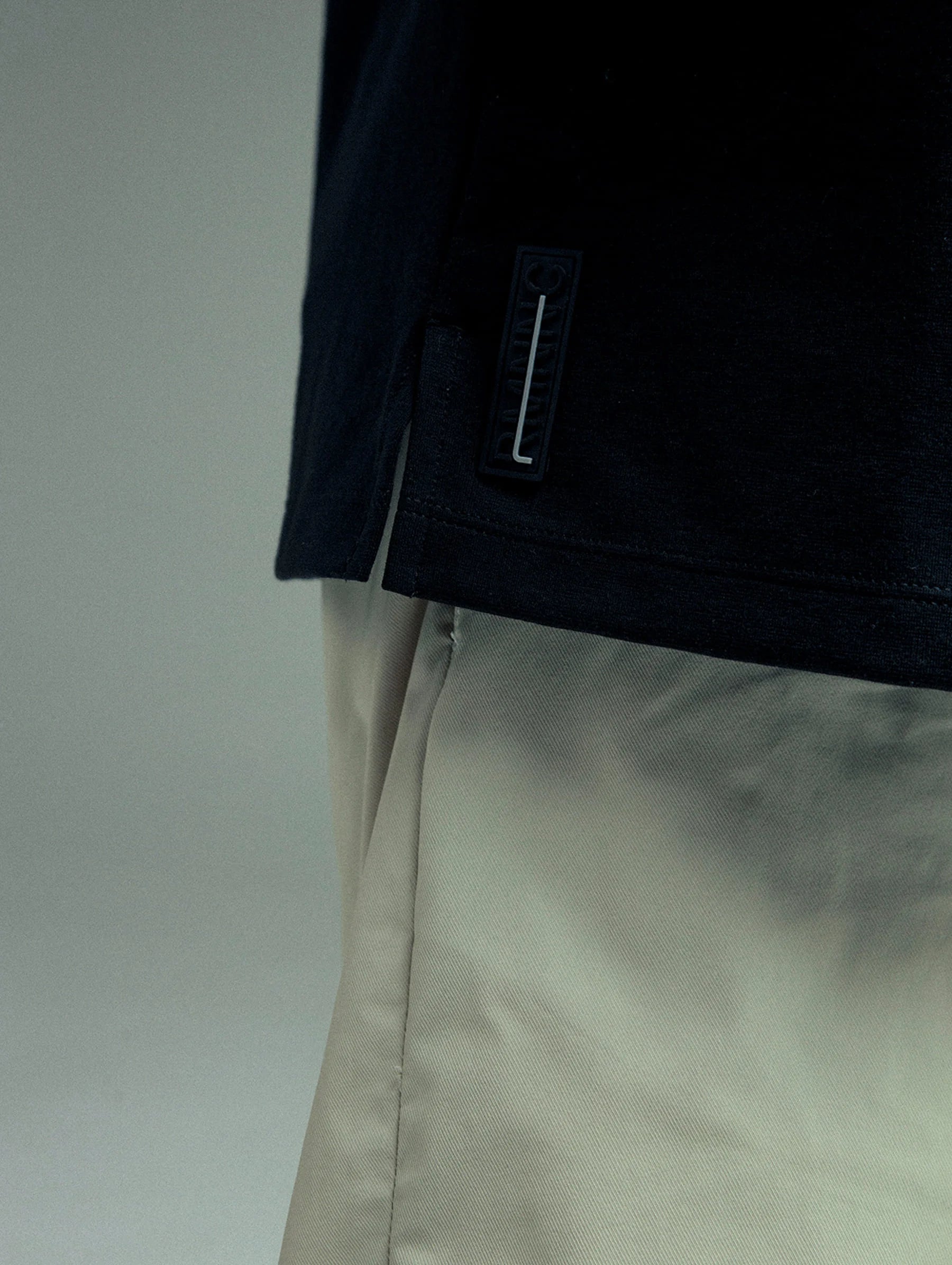 Camiseta negra para hombre fit Cling Remanence 