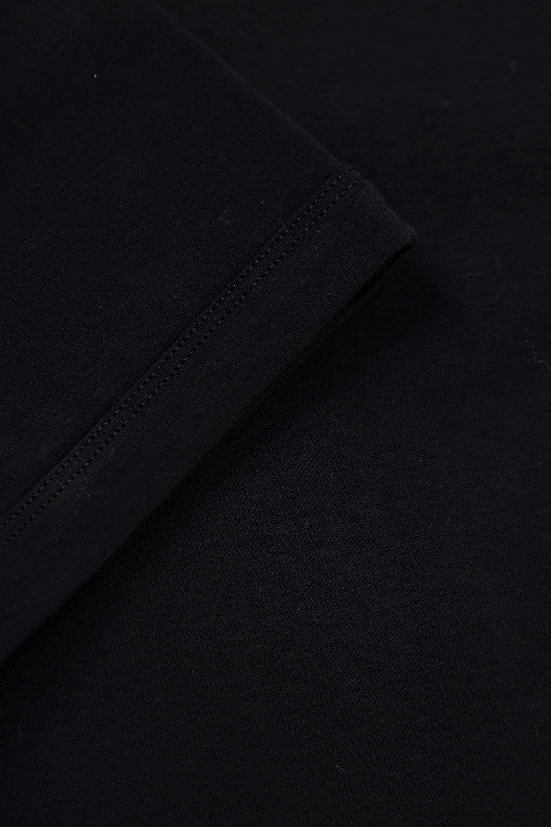 Camiseta negra para hombre fit Cling Remanence 