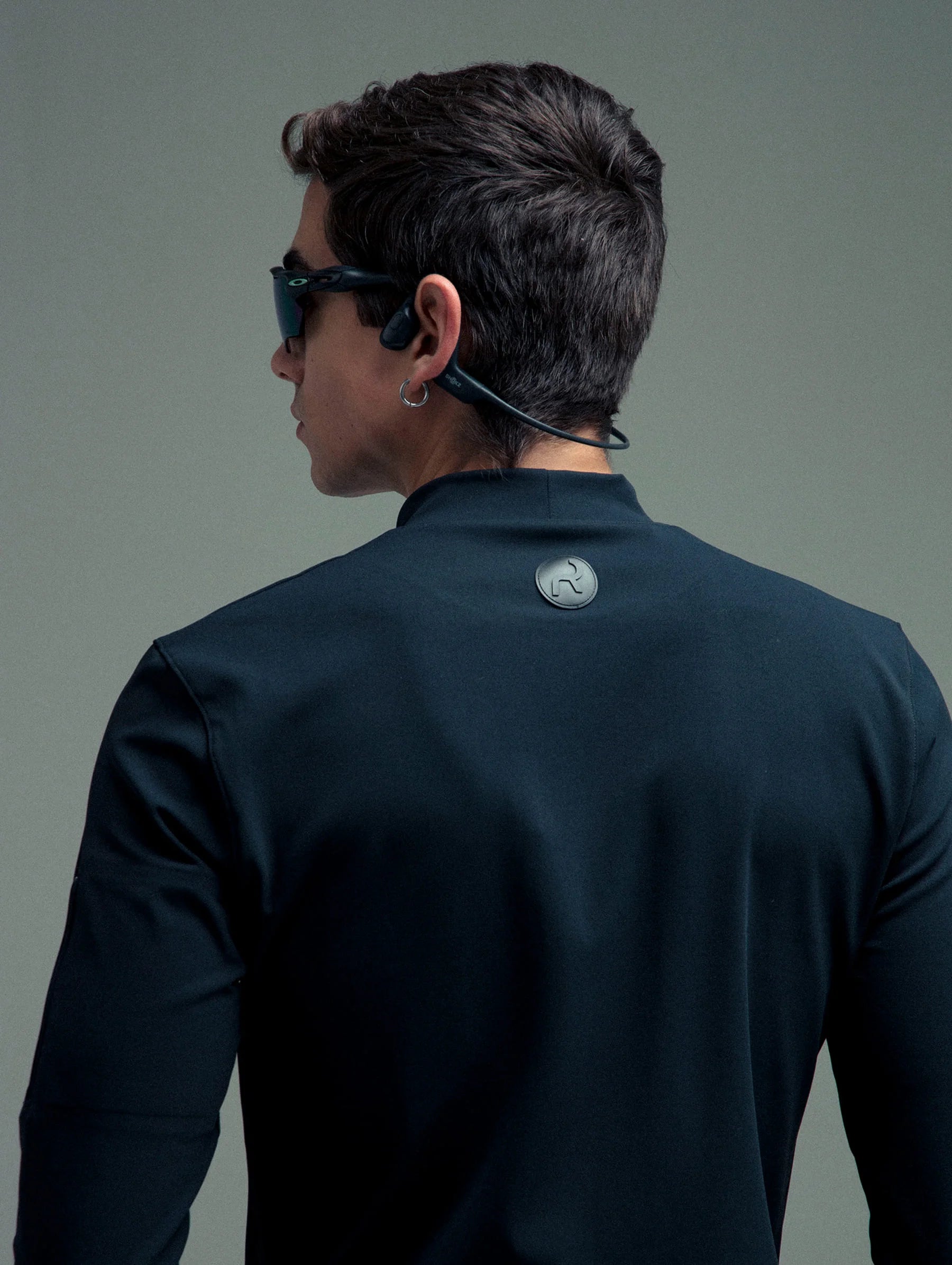 Camiseta negra cuello alto para hombre Gauss Remanence 