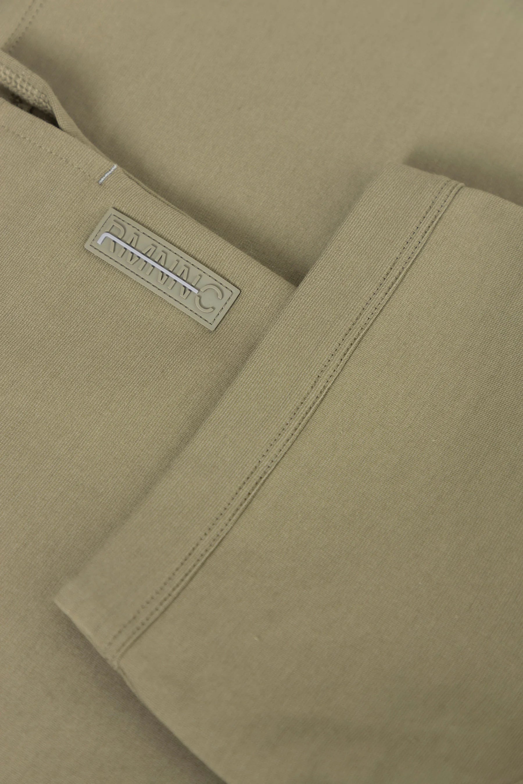 Camiseta verde para hombre fit Cling Remanence 