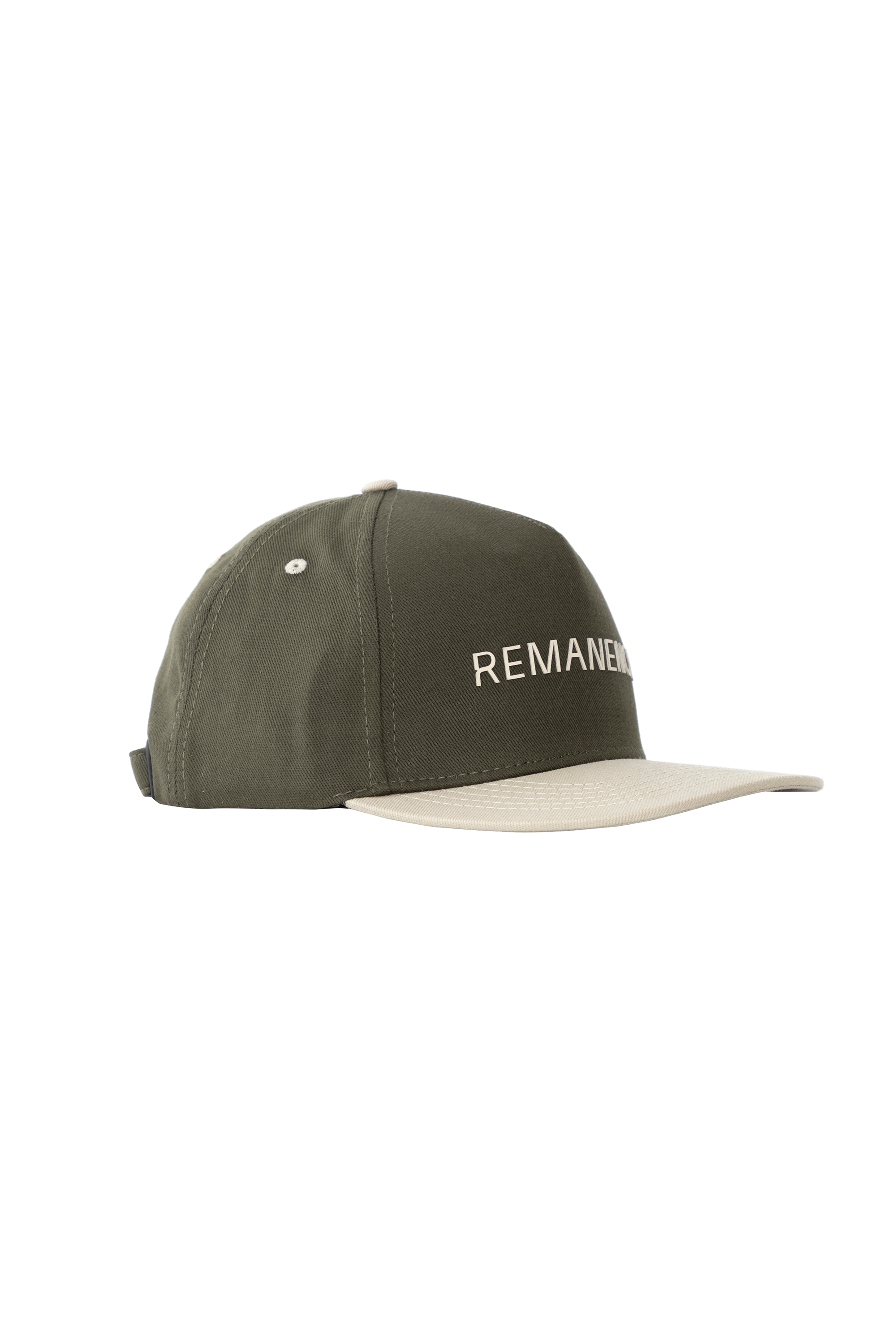 Perfil derecho de la gorra destacando su estructura.