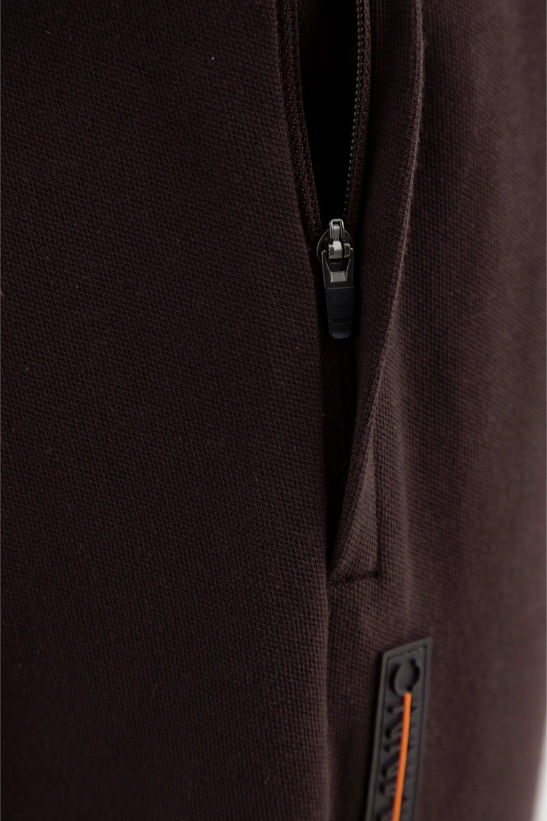 Jogger cafe hombre Chroma Remanence 