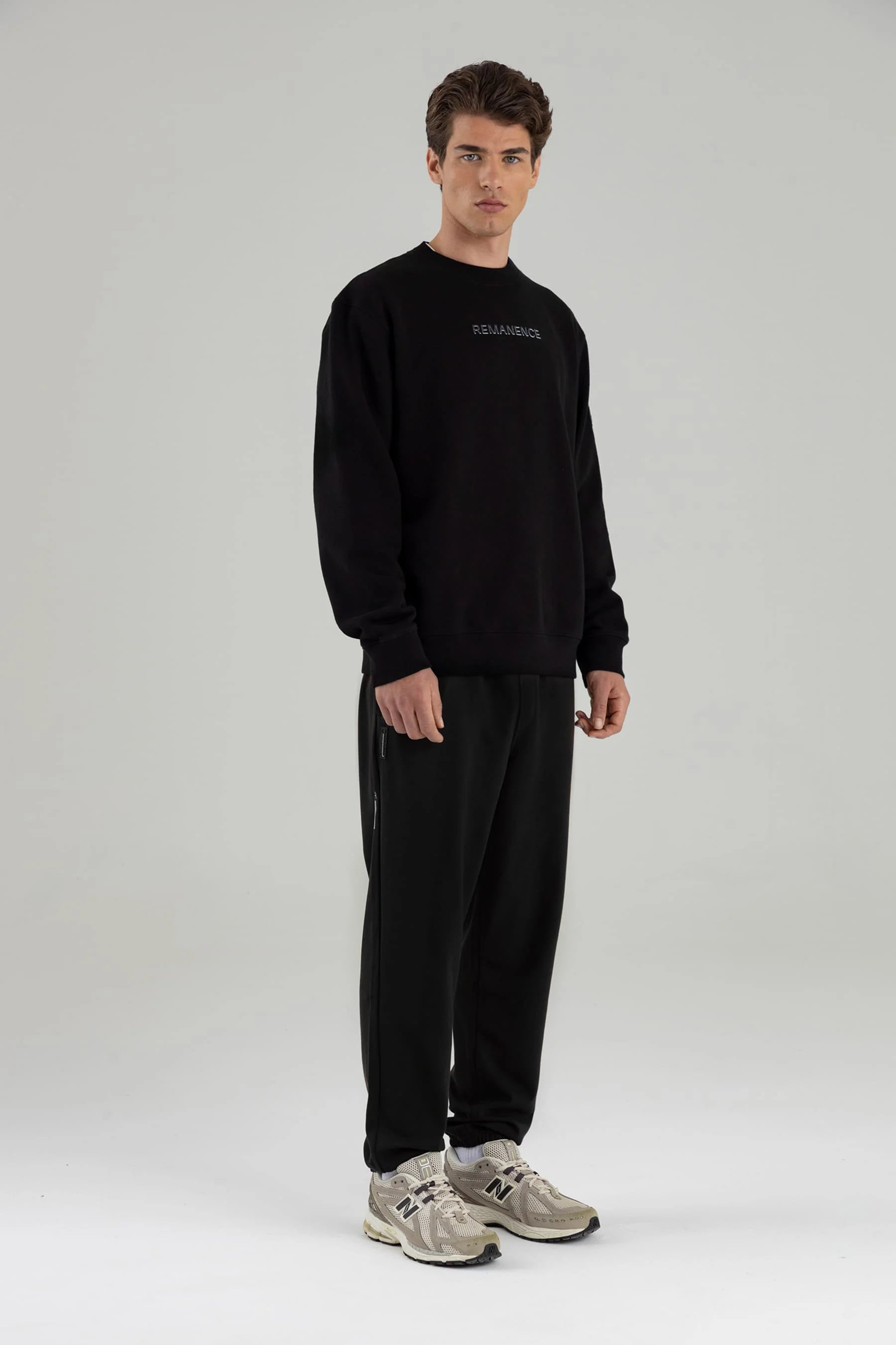 Jogger negro hombre Chroma Remanence 