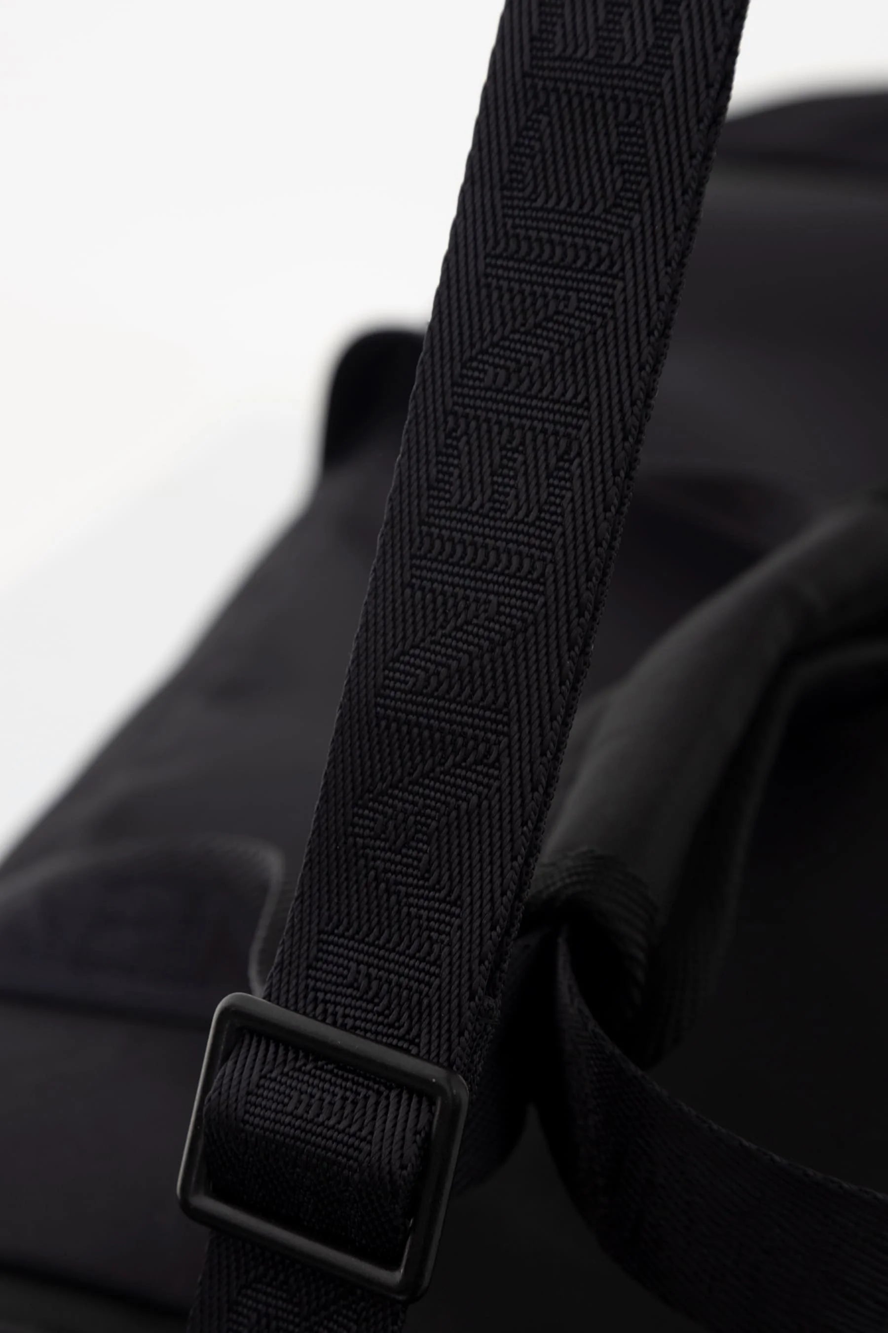 Maleta negra deportiva hombre Remanence 