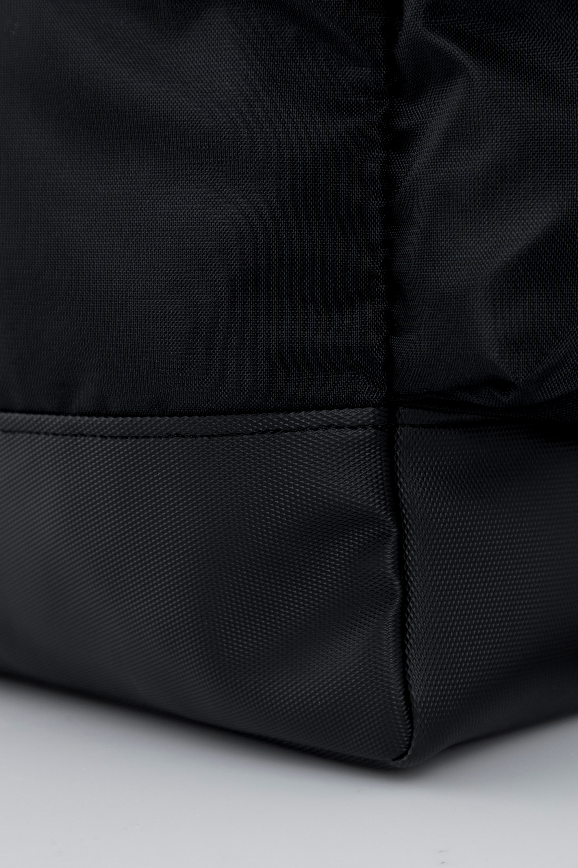 Detalle de la base sintética del morral.