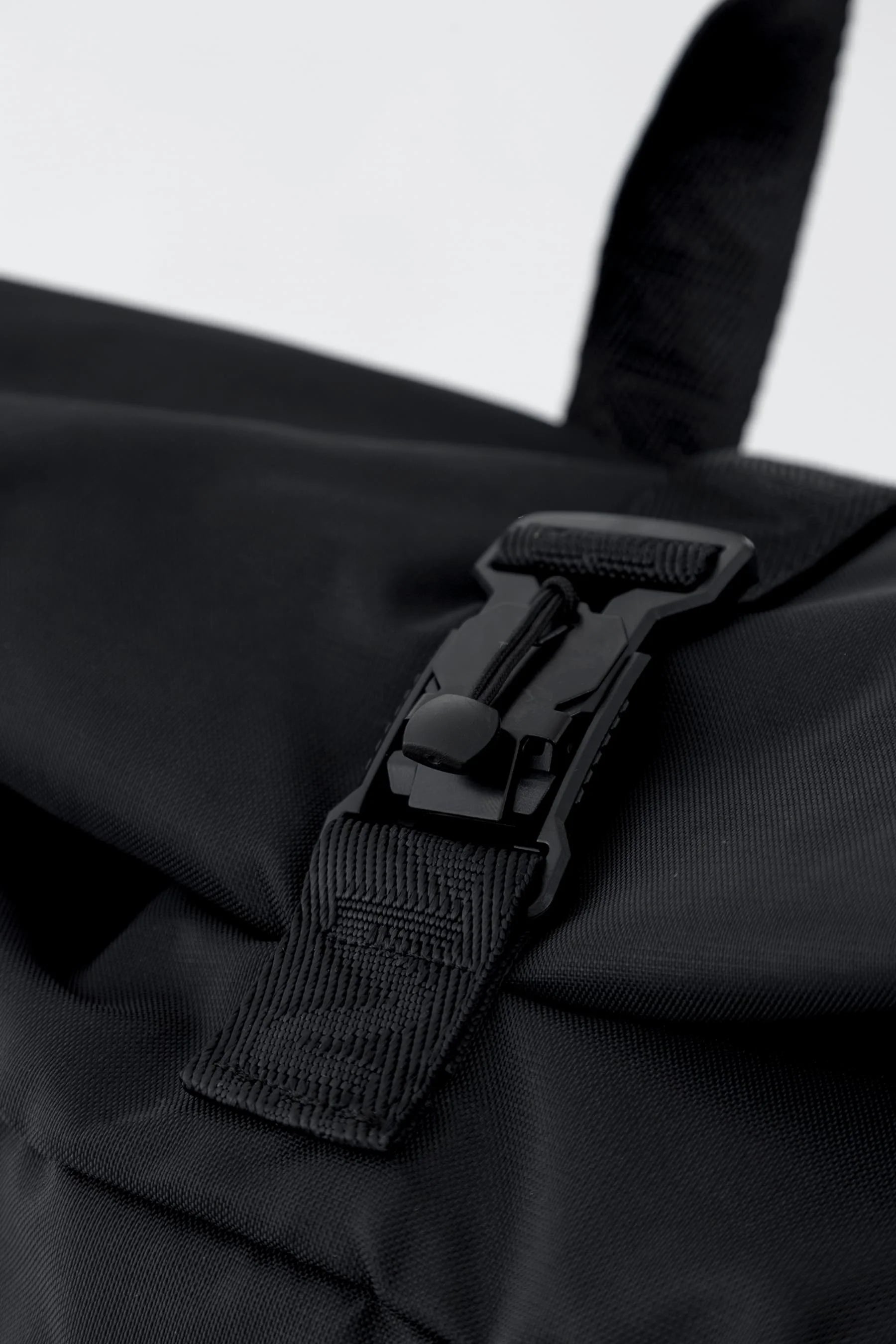 Morral negro Adventure Remanence 