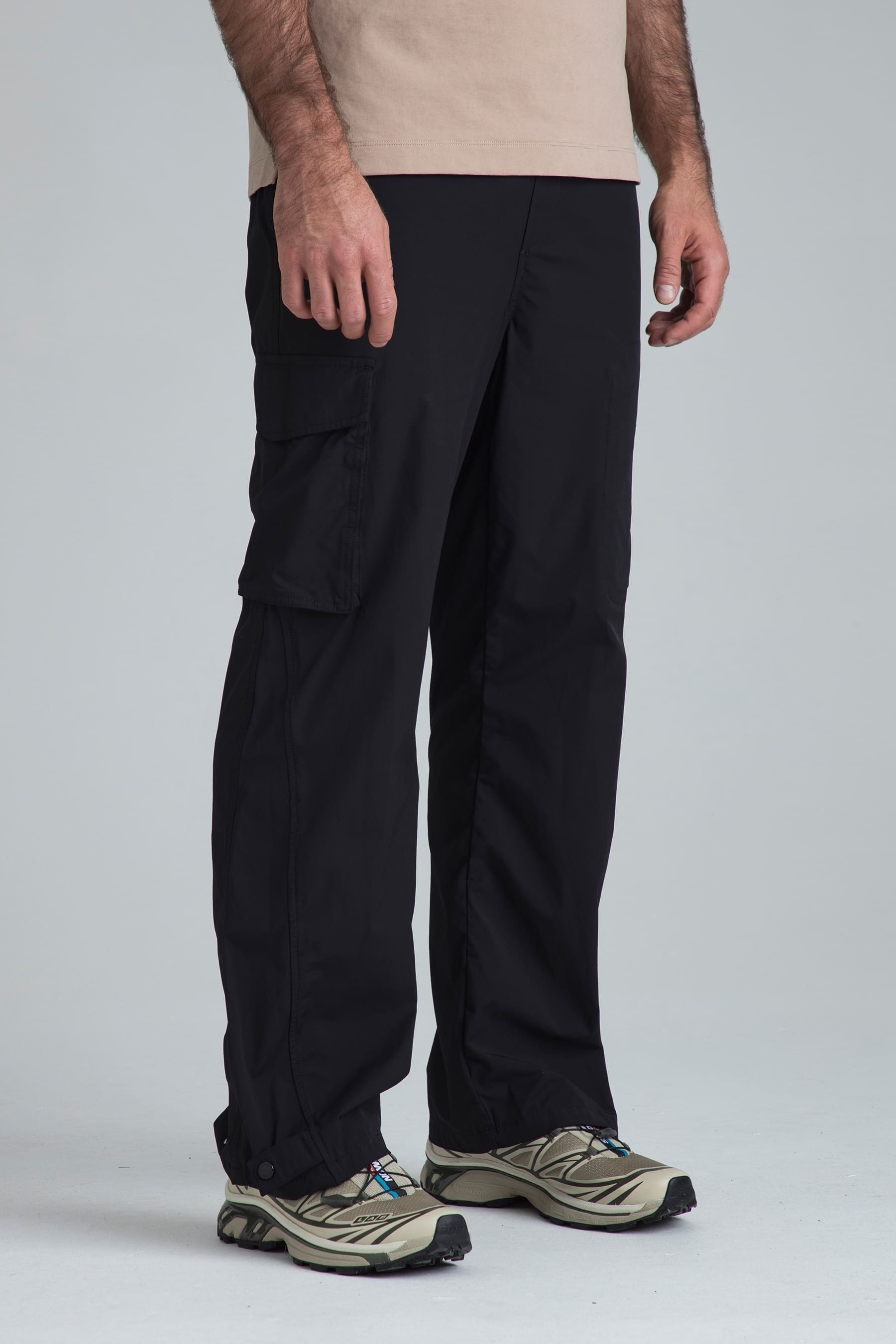 Pantalón negro para hombre Iron vista lateral