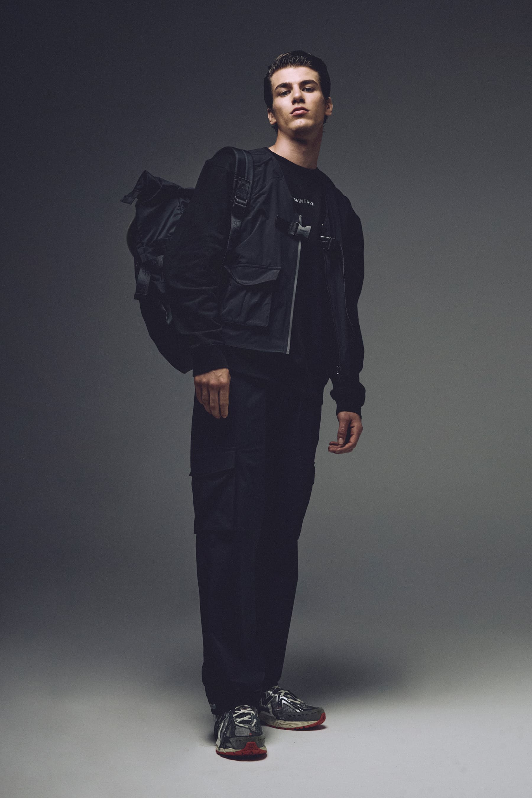 Pantalón negro para hombre y chaleco remanence.