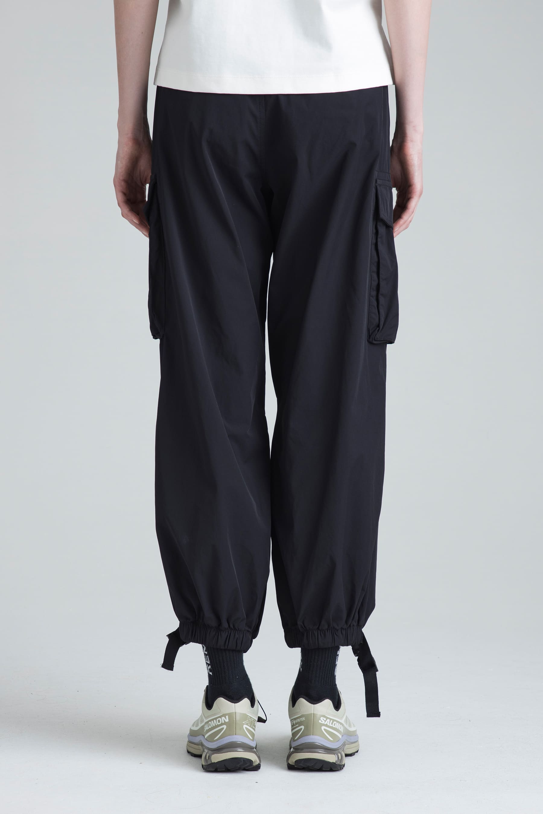 Pantalón parachute negro para mujer Noir vista posterior en modelo