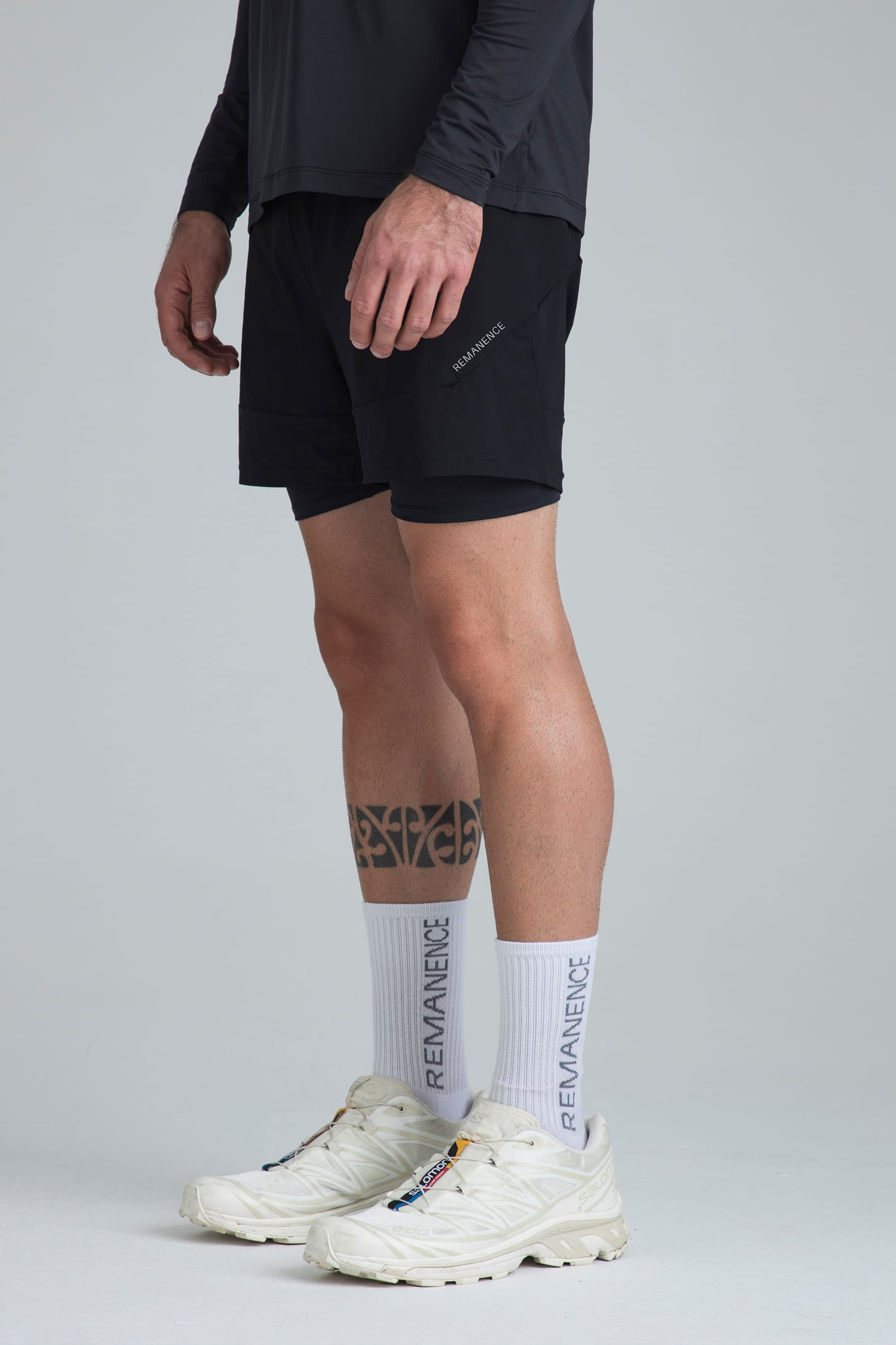 Short negro para hombre Hold semifitted vista lateral