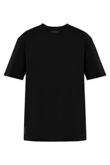 T shirt negra para hombre, vista frontal sobre fondo blanco, cuello redondo y corte recto.