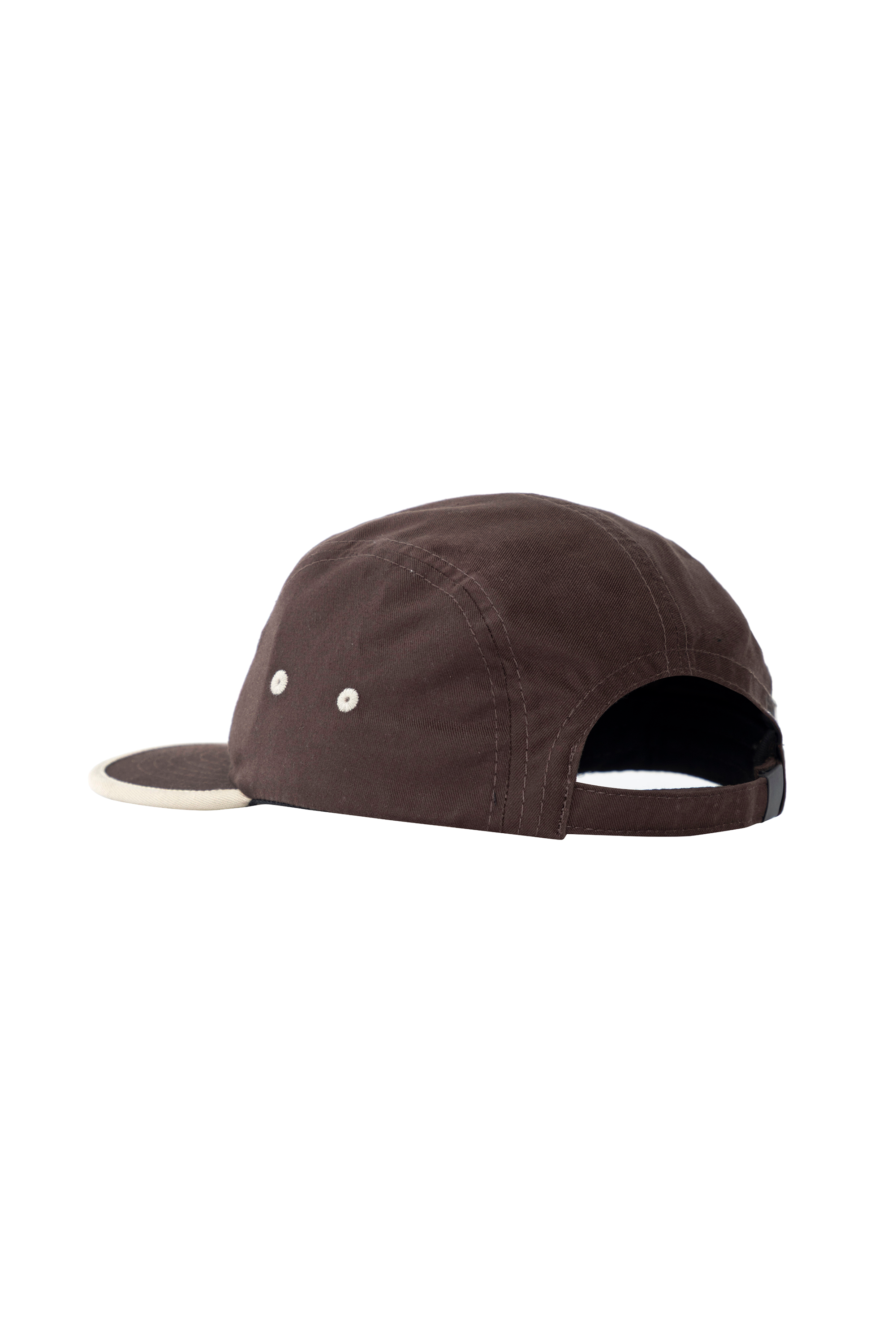 Vista lateral izquierda con broche ajustable.