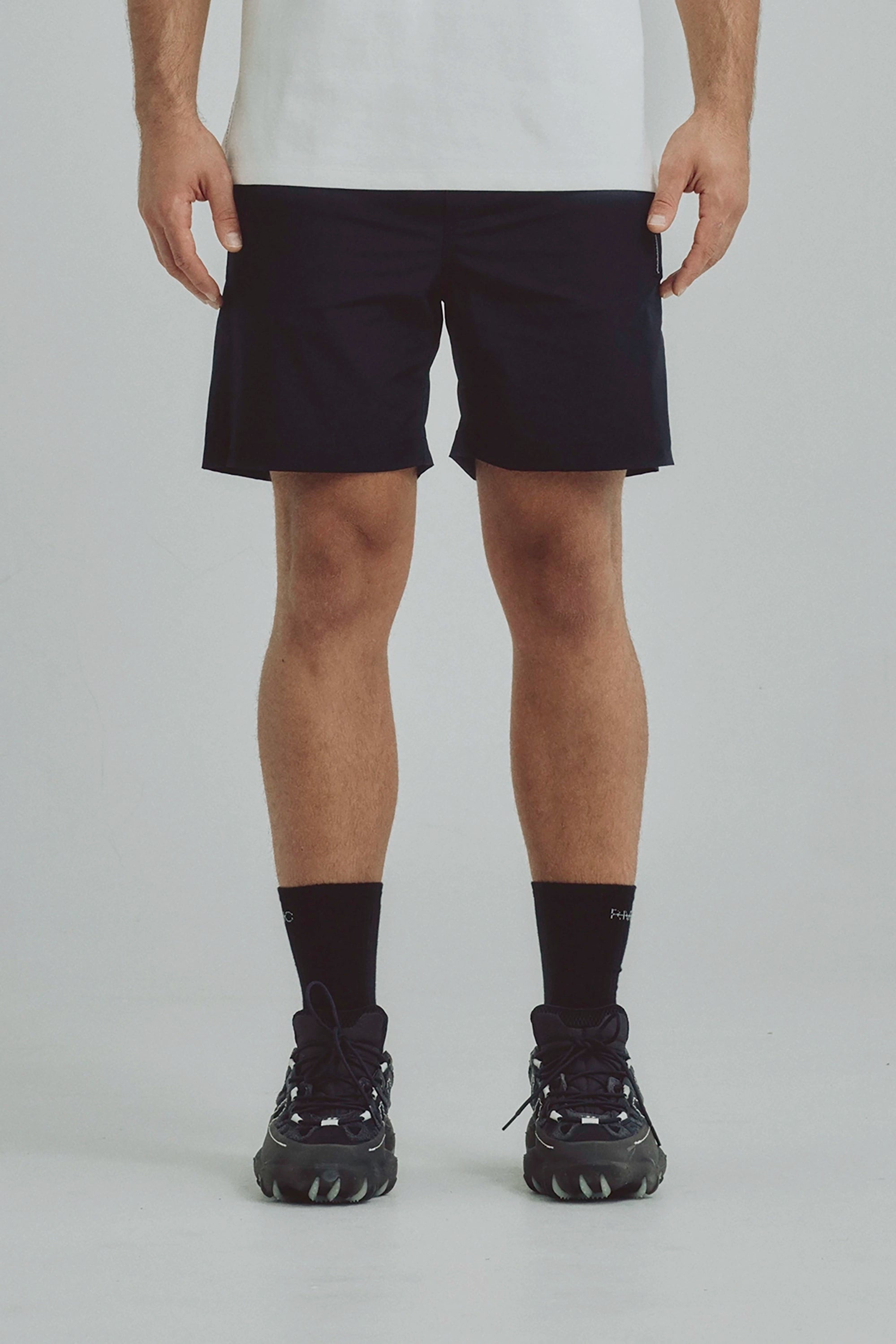 Short Endure Semi Fit Negro