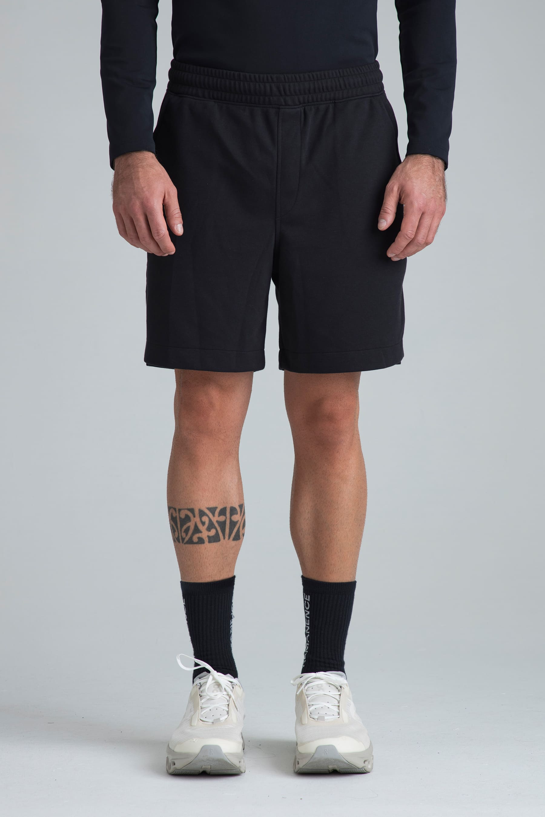 Short negro para hombre Blaze semifitted vista frontal en modelo