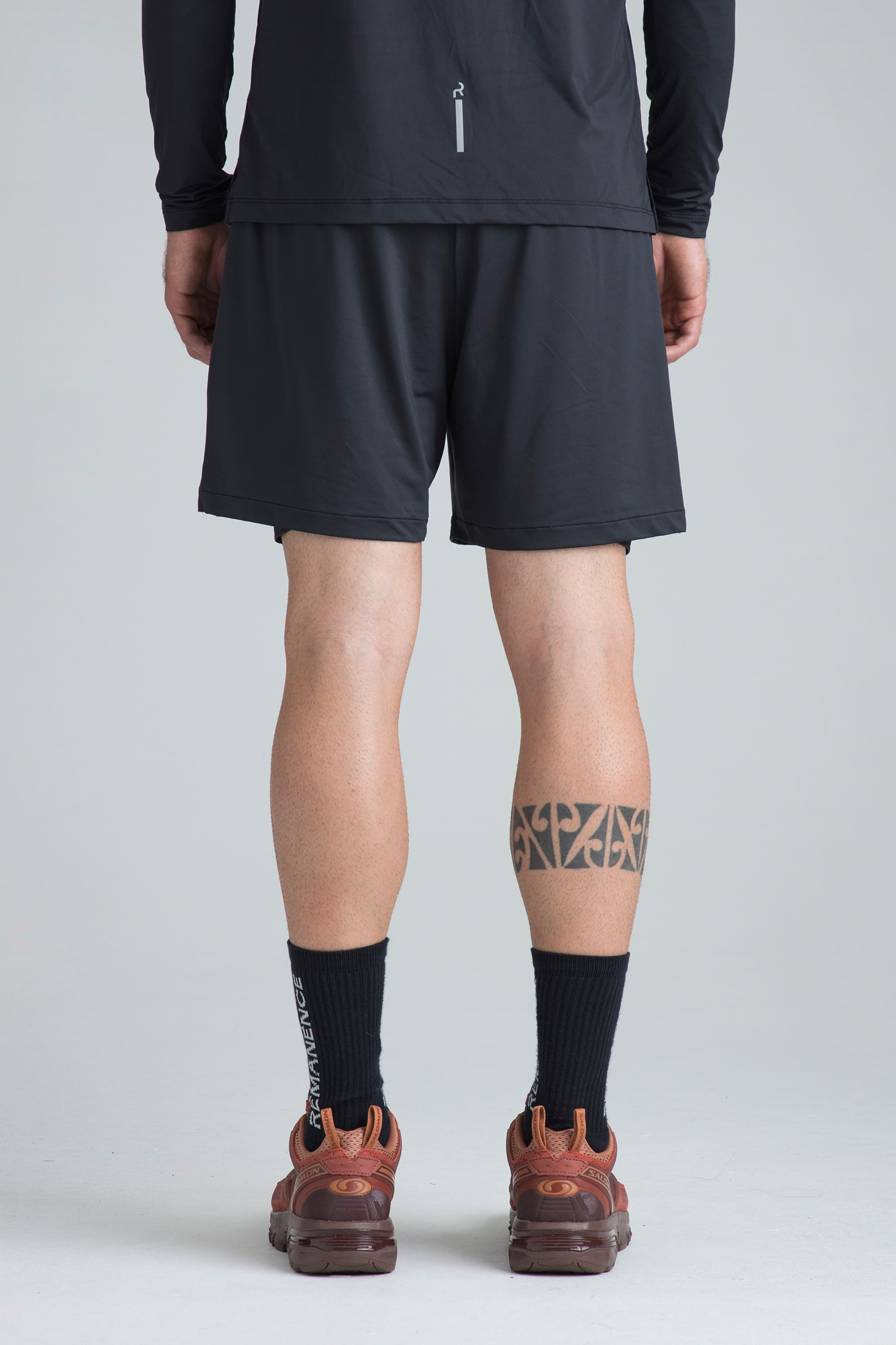 shorts deportivos negros con acabado antibacterial