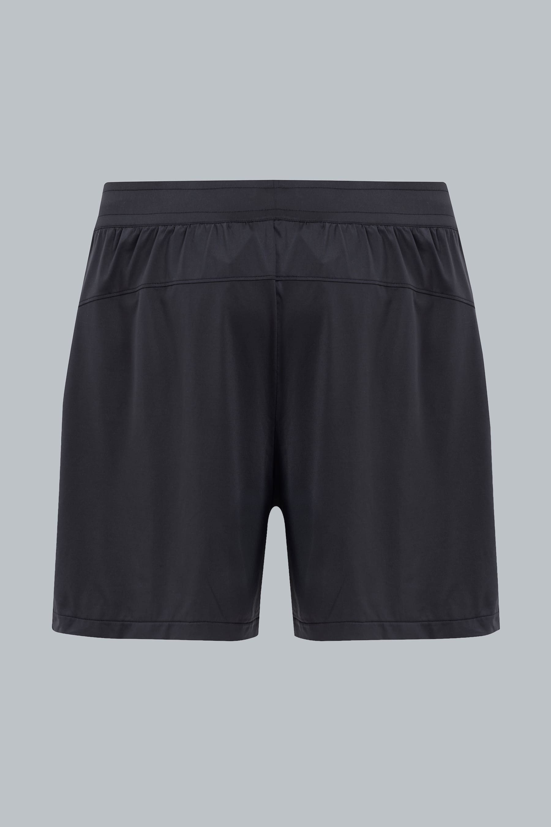 shorts deportivos negros con biker interno vista posterior